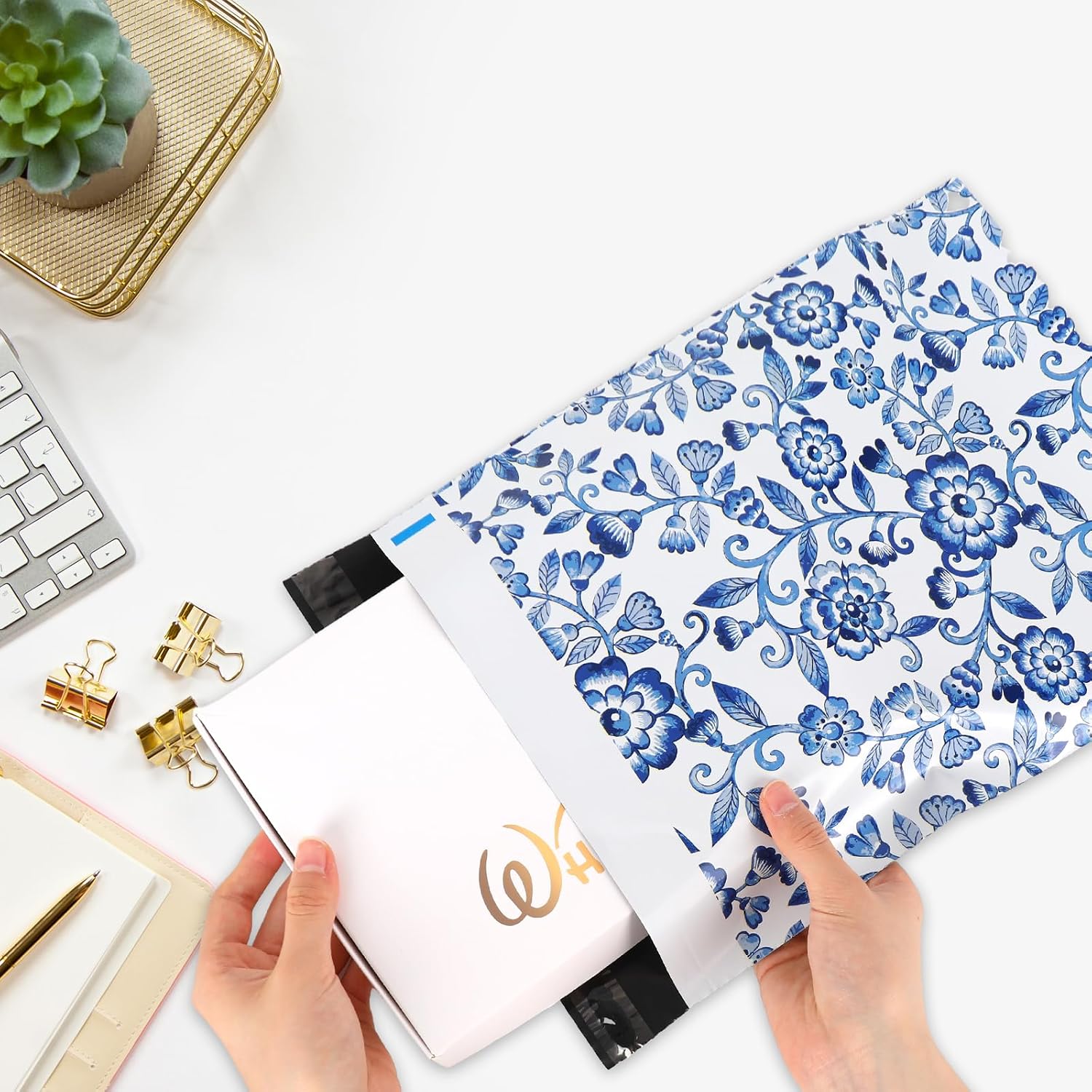 JarThenaAMCS 100Pcs Blue White Floral Poly Mailers 10 x 13 Inch Vintage Flower Envelope Mailers Bulk Chinoiserie Self-Sealing Plastic Packaging Mailing Bags for Small Business