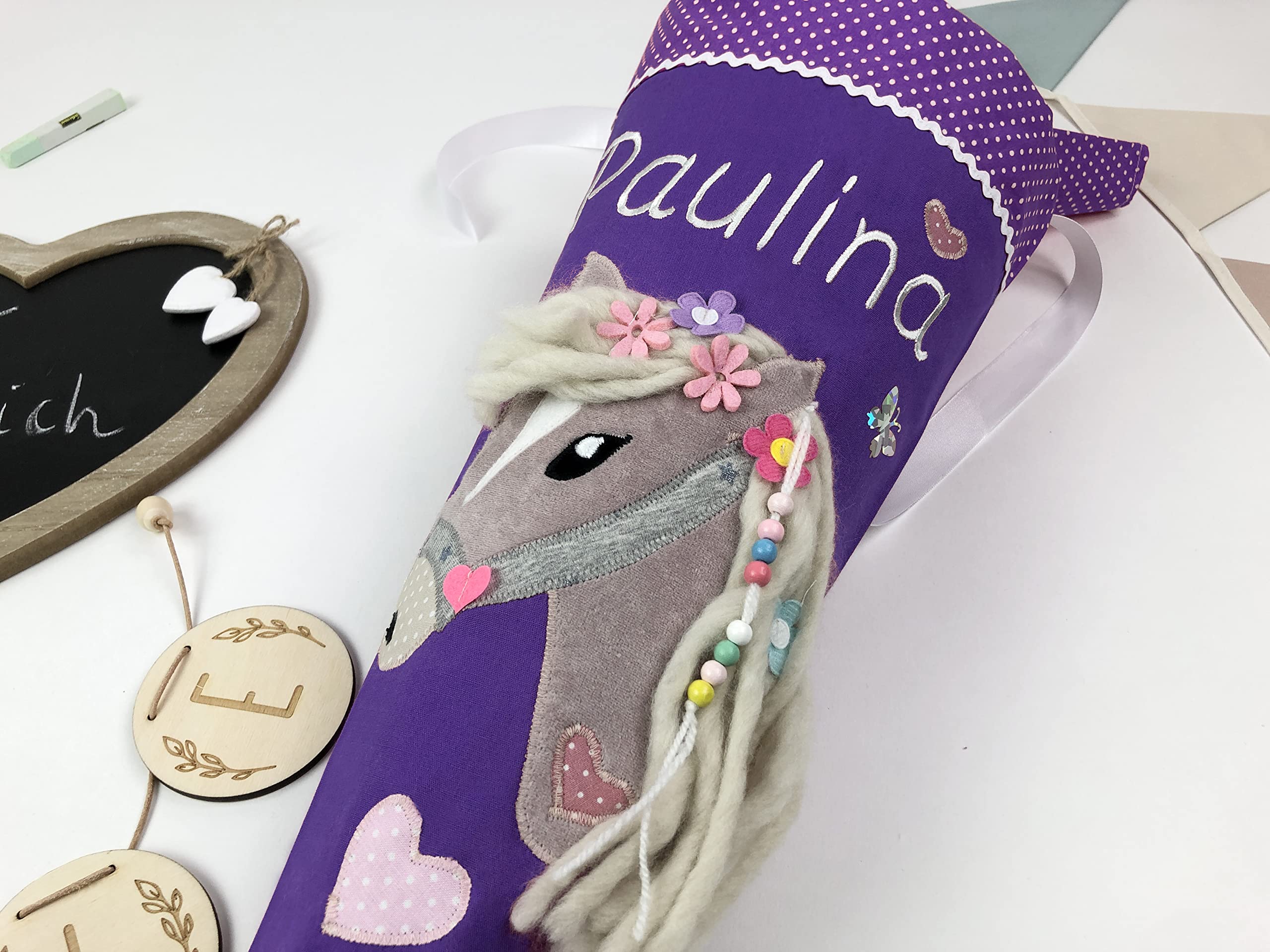Schultüte/Zuckertüte Pferd mit Namen in lila zur Einschulung für Mädchen, aus Stoff, mit Kissen bestellbar