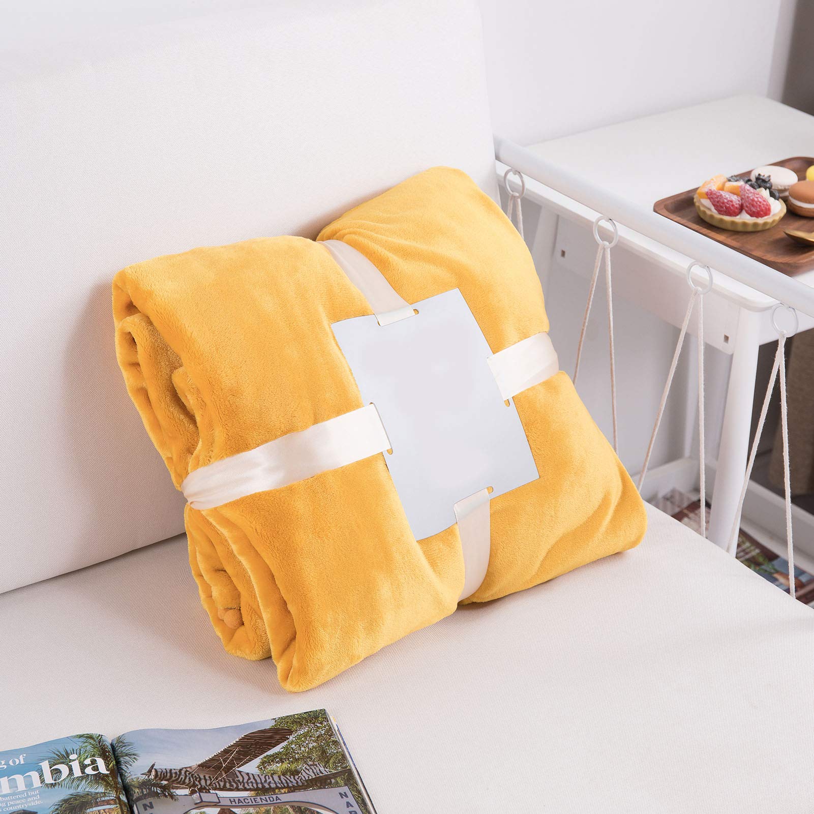 Manta de Franela Pompones Flecos Borla Color Sólido Ligero Suave Cálido Confortable Acogedor Transpirable, Mantas de Microfibra para Cama Sofá. (Amarillo,200 * 230CM)
