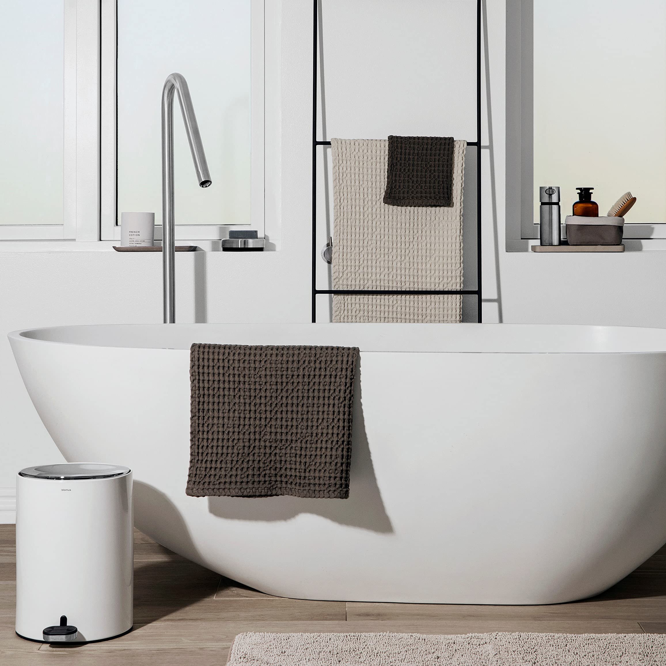 Amazon｜Blomus Ara Soap Dispenser - Anthracite/Grey - Stainless