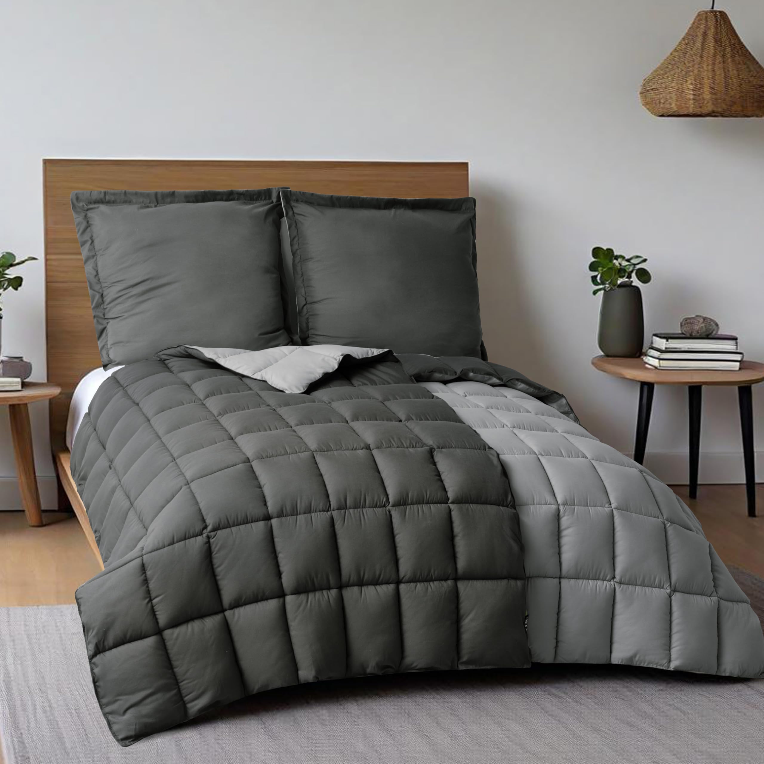 HIG Bettdecken-Set 4-teilig mit 2X Steppdecke 135x200 cm und 2X Kissenbezügen 80x80 cm – Oeko-TEX zertifizierte, kastenförmig genähte Daunenalternative in Grau, mit 1300g Füllung (300 GSM)
