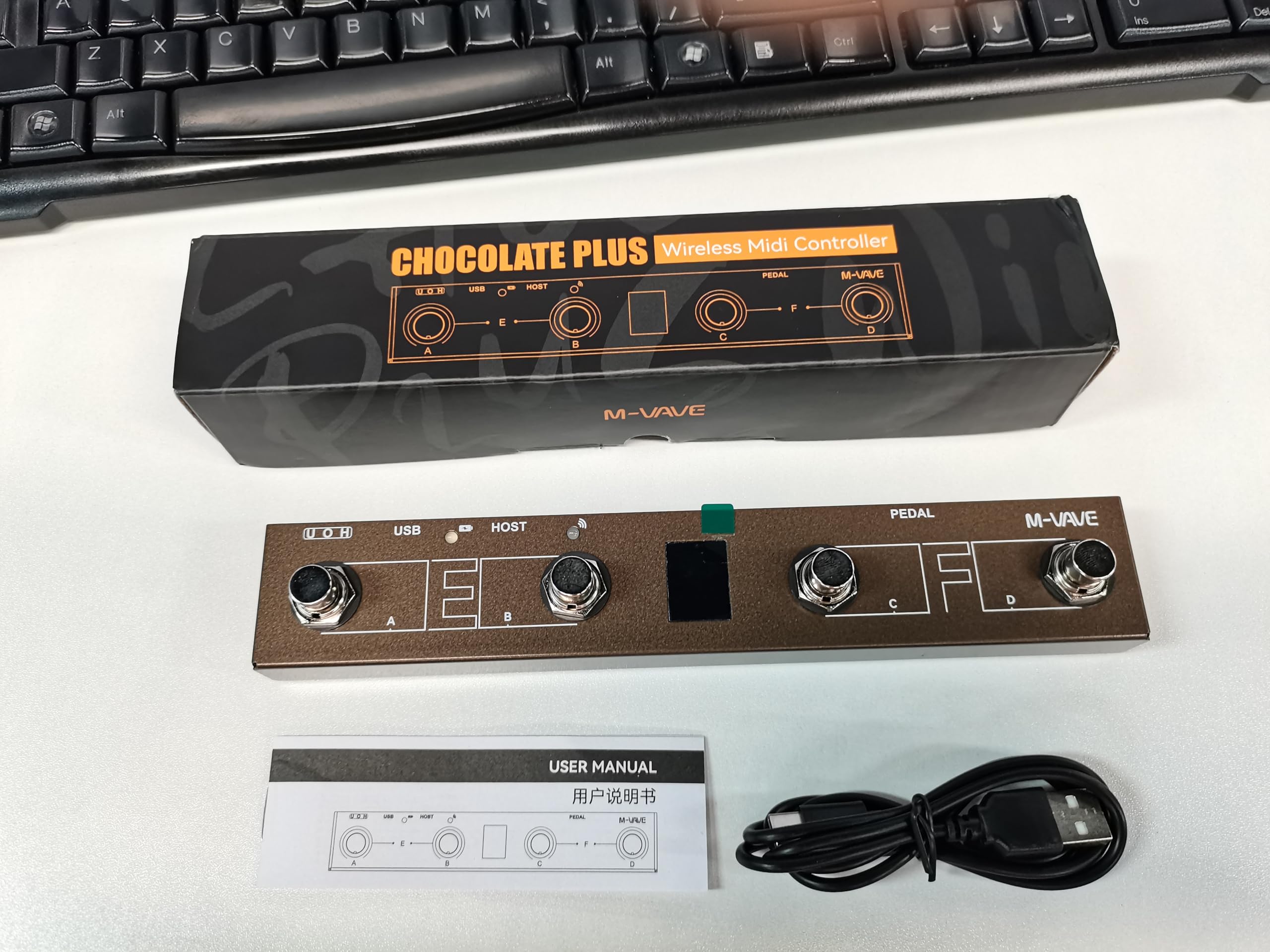 Controller a pedale MIDI wireless BT Footswitch con controllo APP intelligente Display digitale Ricaricabile 12H Vita TRS all'adattatore Portatile per Software Music Gear
