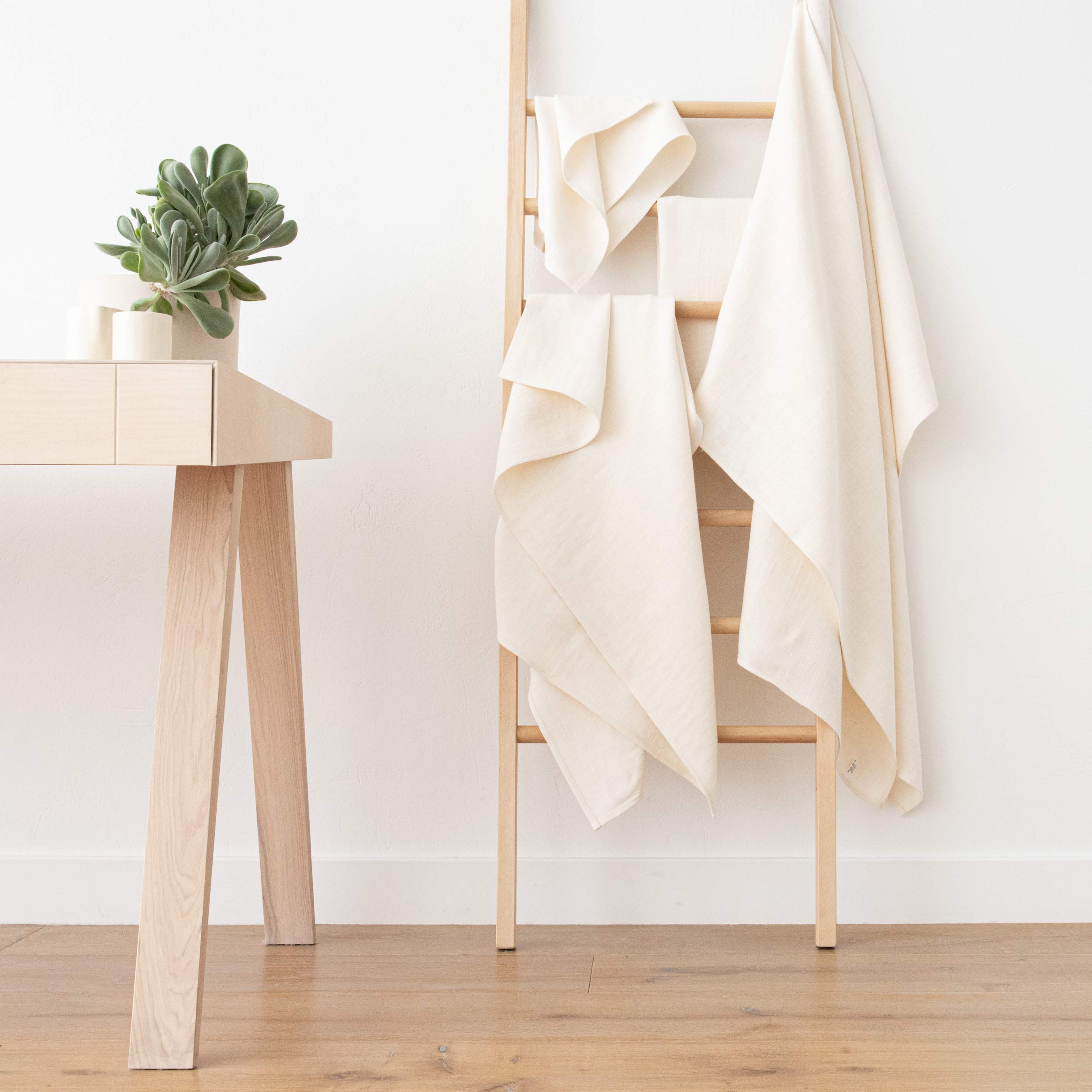 LinenMe Juego de Toallas de ba?o de Lino en Color Crema Modelo Lara 2 Toallas Grandes y 2 Toallas de Mano, Hecho en Europa, Ropa de baño, Ropa de Cama Europea, Lavado a máquina, Super Absorbente