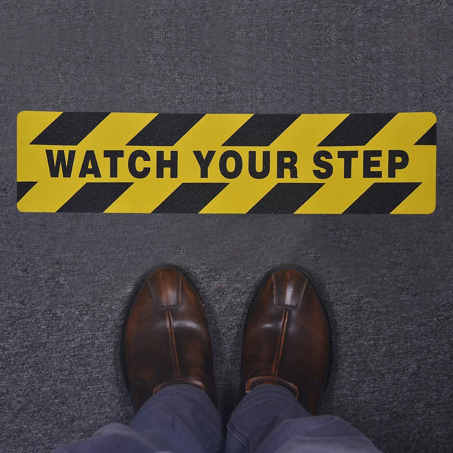 6 x 24 pulgadas, cinta adhesiva antideslizante para piso de Watch Your Step para el lugar de trabajo, seguridad en el hogar, piso húmedo, precaución (6 x 24 pulgadas)