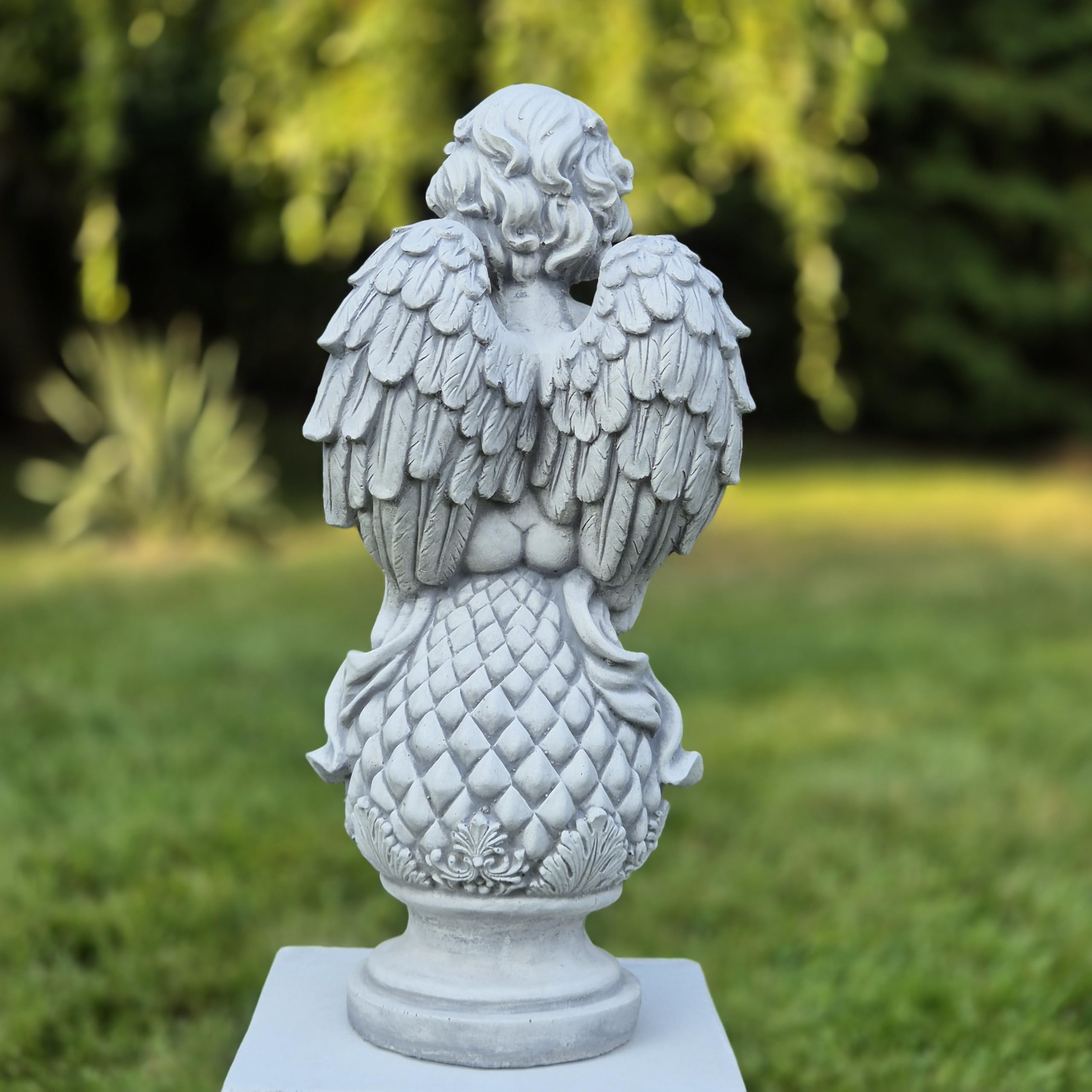 FABRIQ Figurka anioła na kulce, 37 cm, wytrzymała rzeźba betonowa, odporna na mróz, masywna, ze sztucznego kamienia