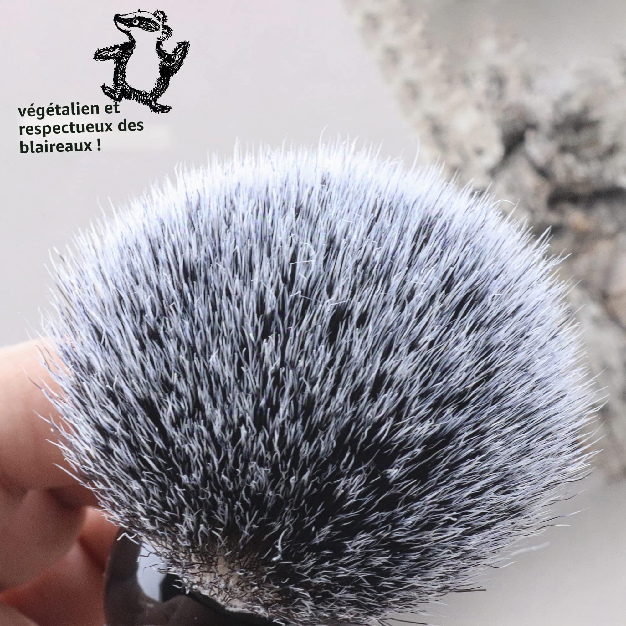 Haryali London Blaireau de rasage, blaireau classique pour homme, poils de blaireau à pointe argentée avec manche en laiton et argent, parfait pour tous les types de peau