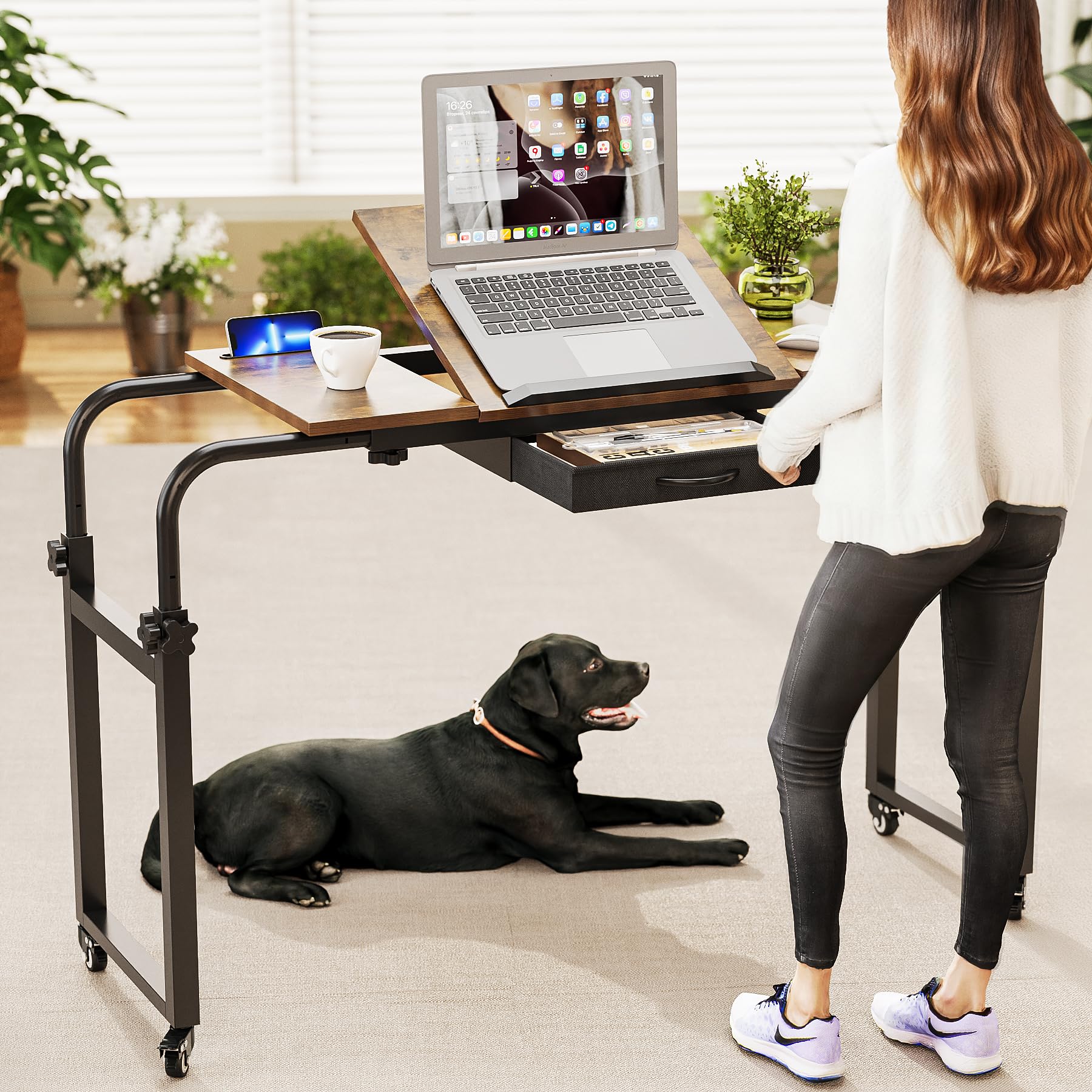 VEDECASA Escritorio sobre cama con ruedas, mesa ajustable para laptop con cajón y escritorio inclinable, estación de trabajo móvil para cama, sofá y oficina en casa, color marrón