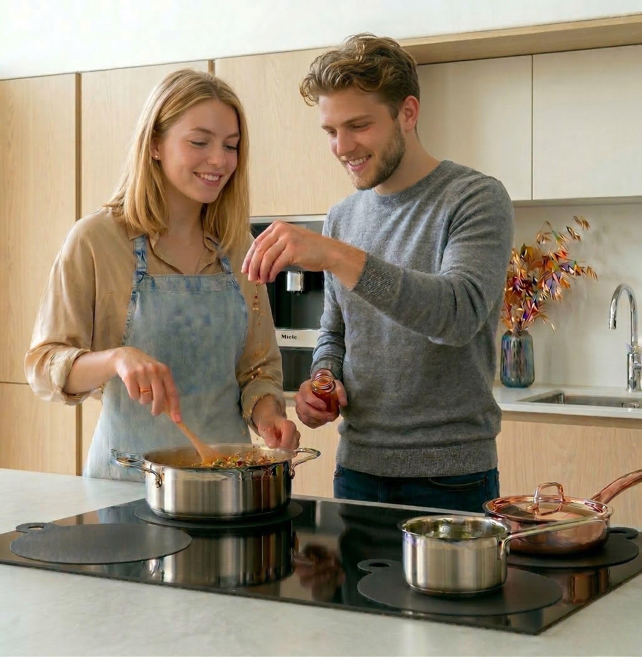 Bri & Per Induktionskochfeld Schutzmatte Set 5 Stück – Induktionsschutzmatte zum Kochen, Schutz für Induktionskochfeld, rutschfest & hitzebeständig 280°C – 3 × 22 cm rund, 1 × 24 cm rund, 1 x 25×35 cm