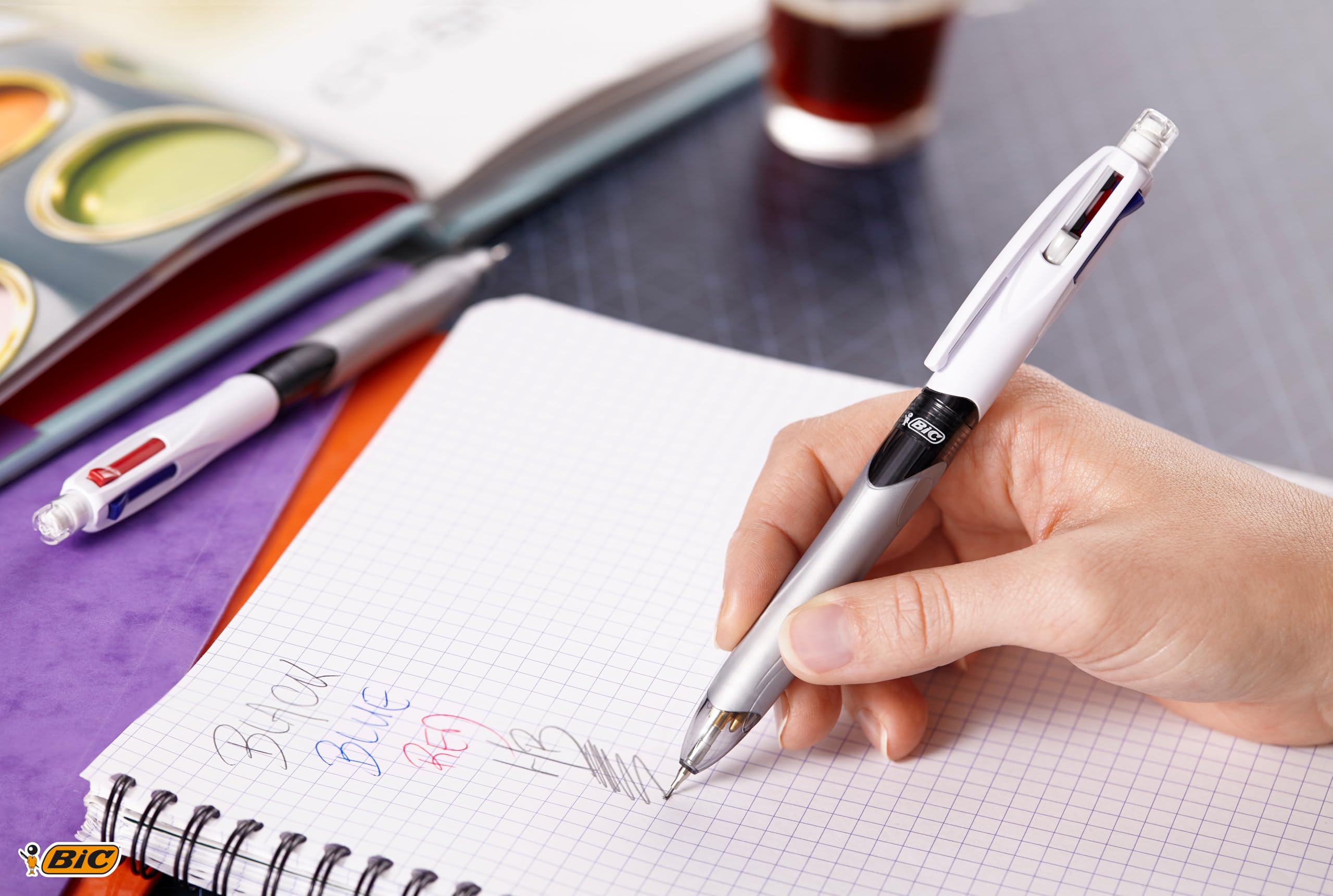 BIC 4 Colori, Penne Multicolore con Matita Grafite, Set 12 Penne a Sfera a Scatto con 3 inchiostri (nero, blu, rosso) e 1 Matita Meccanica HB, Cancelleria Ufficio