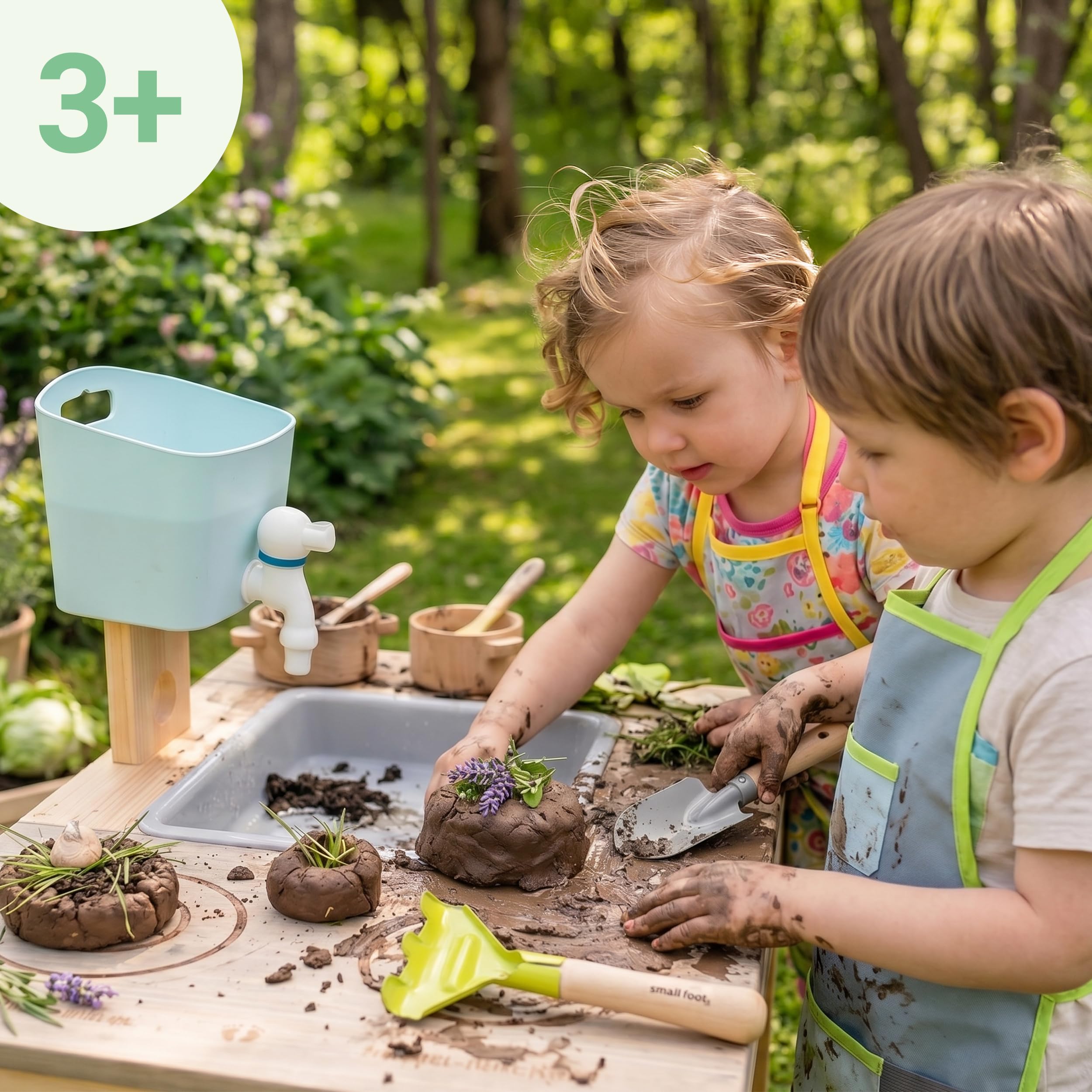 small foot Kinder Matschküche Set mit Wasserspiel & Gartenset - Grün | Outdoor Spielküche mit Wasserspender, Gartengeräten, Kochfeld & Schürze