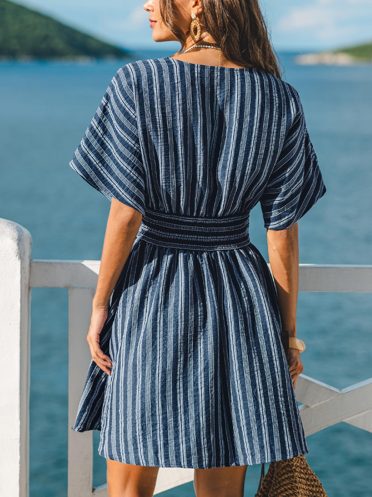 CUPSHE Damen Sommerkleid V-Ausschnitt Gestreiftes Kleid Kurz Boho Strandkleid Elegant Freizeitkleid mit Fledermausärmel
