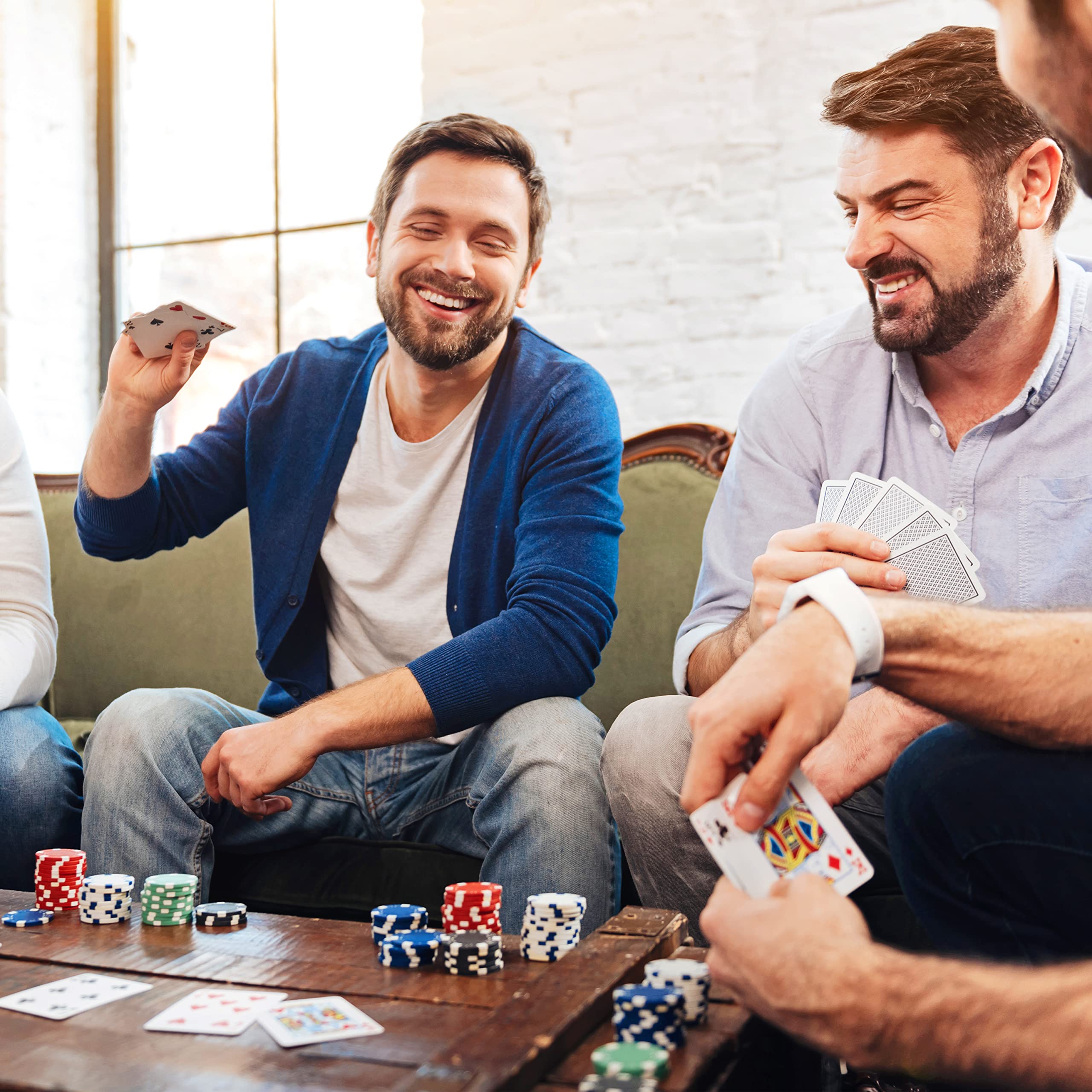 Global Gizmos 50539 300-teiliges Poker-Set/Enthält Chips, Würfel und Karten/Tragbare Tragetasche im Casino-Stil/Spieleabend/Texas Hold'em, Blackjack und mehr, Silber