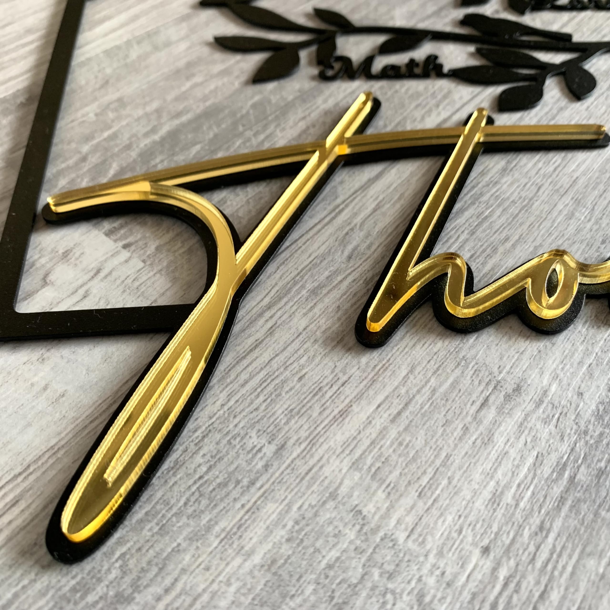 FranJohnsonHouse Personalisiertes Metall Baumschild mit Familiennamen – Stammbaum Wanddeko mit Vornamen, Baum des Lebens, Individuelles Geschenk für Familie, Hochzeit, Jubiläum (Design 2)