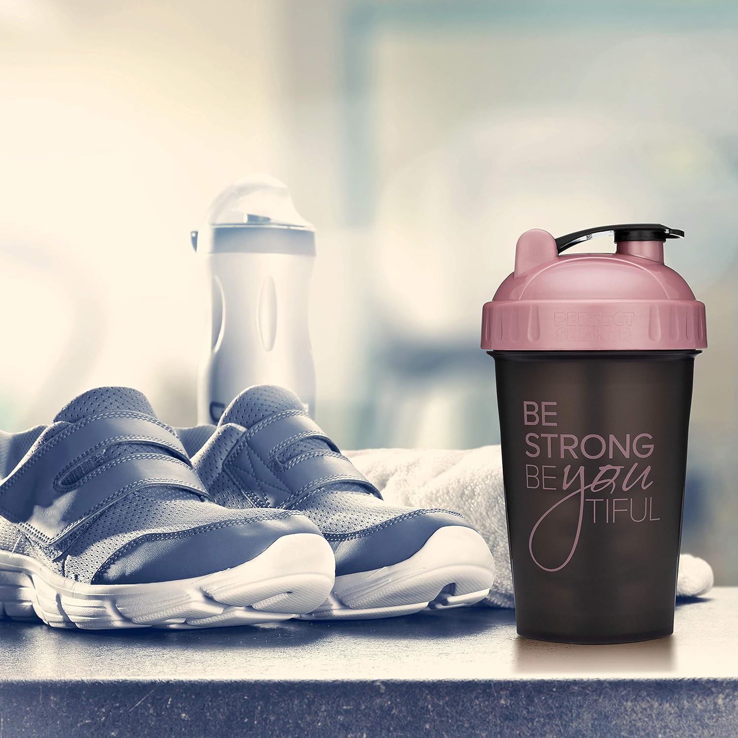 Frее Shірріng оƒƒеr 20-Ounce Shaker Bottle with Action-Rod Mixer | Shaker Cups with Motivational Quotes | Protein Shaker Bottle is BPA Free and Dishwasher Safe | Be Strong - Black/Rose - 20oz