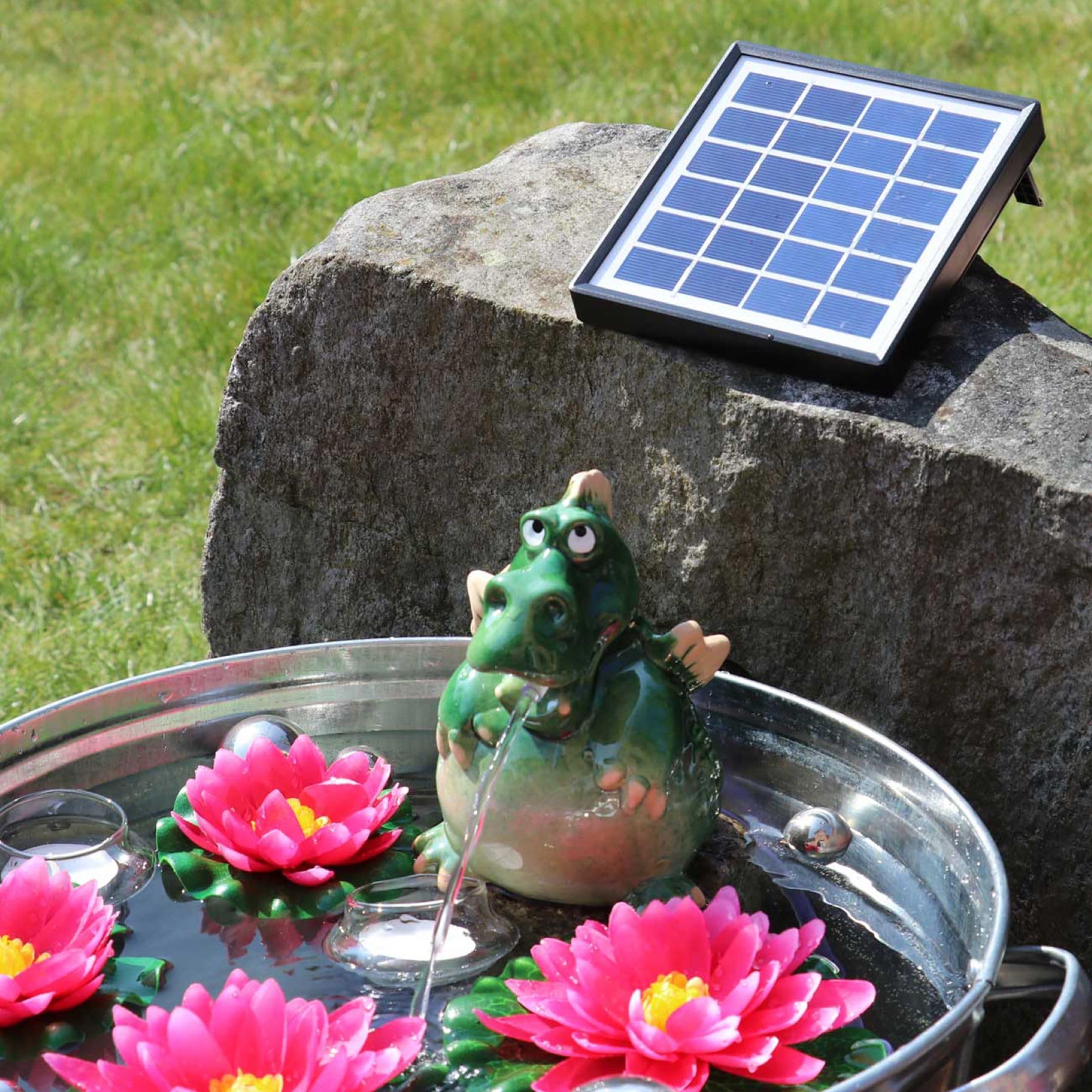 Storm's Gartenzaubereien Wasserspeier Drache mit Solarpumpe - Gartendeko für Miniteich -Teich - Wetterfest lasiert - Einfache Montage - Tierfigur Gartenteich - Teichskulptur