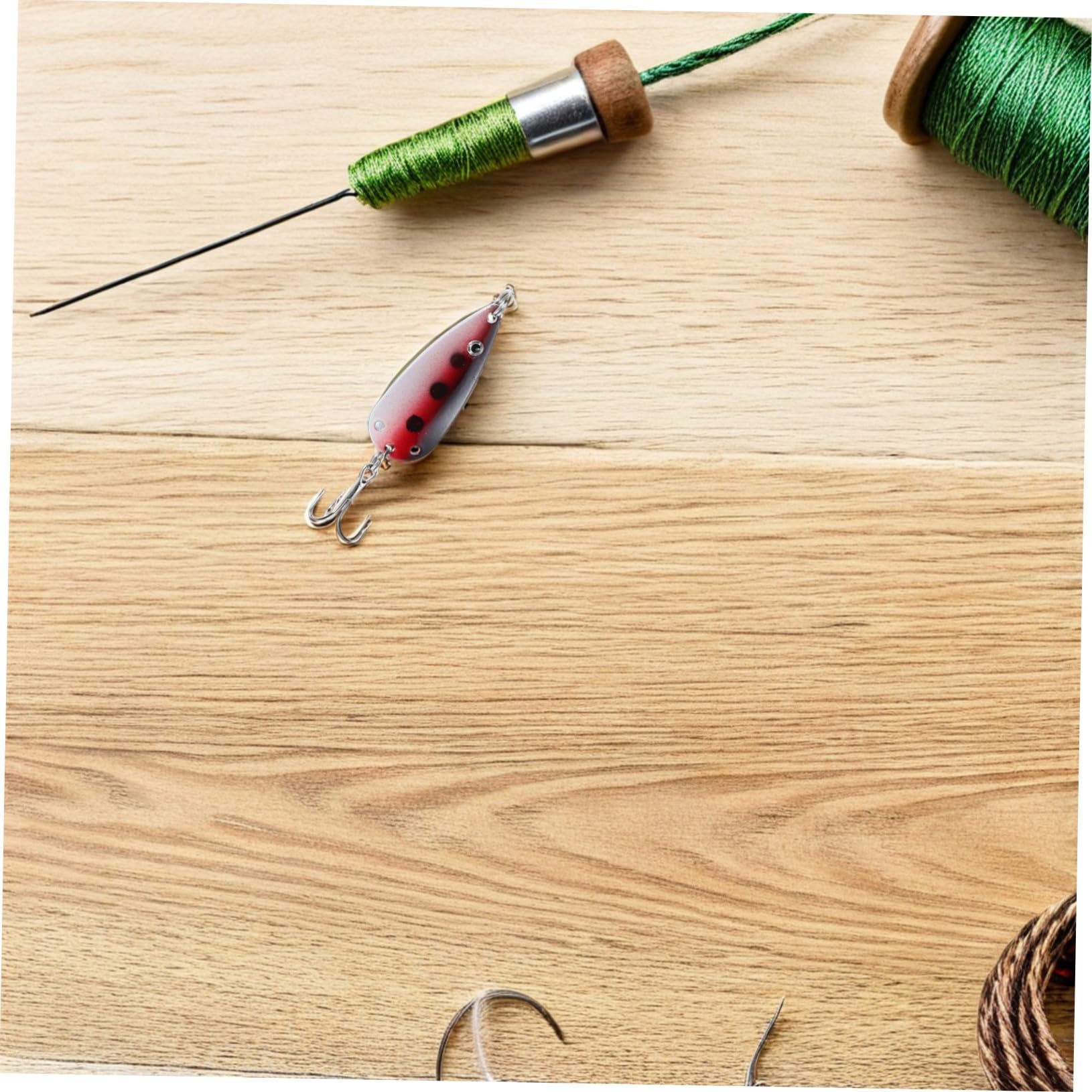 KOMBIUDA 30 Stück Teiliges Spoon Lures mit Eisenplatte und Drillingen Reflektierende Metallköder für Bass Forellen Barschangeln Vielseitig Einsetzbar für Süßwasser bei Dämmerung und