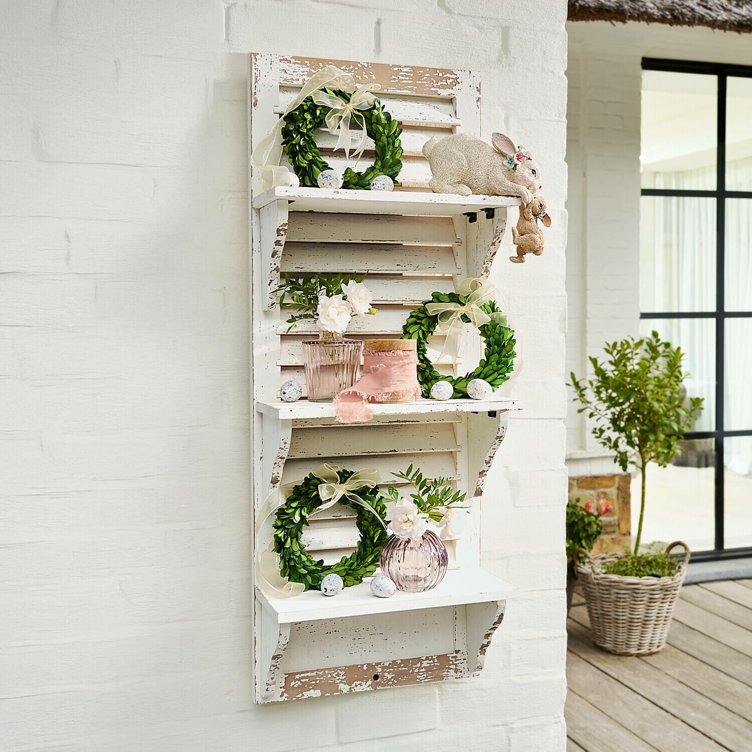 Loberon Wandregal Morclerey, antikweiß | Reizvolles Shabby-Flair, Landhaus-Stil, Rückwand im Lamellenlook, mit Antik-Finish, Konsole, Kiefernholz, Tannenholz