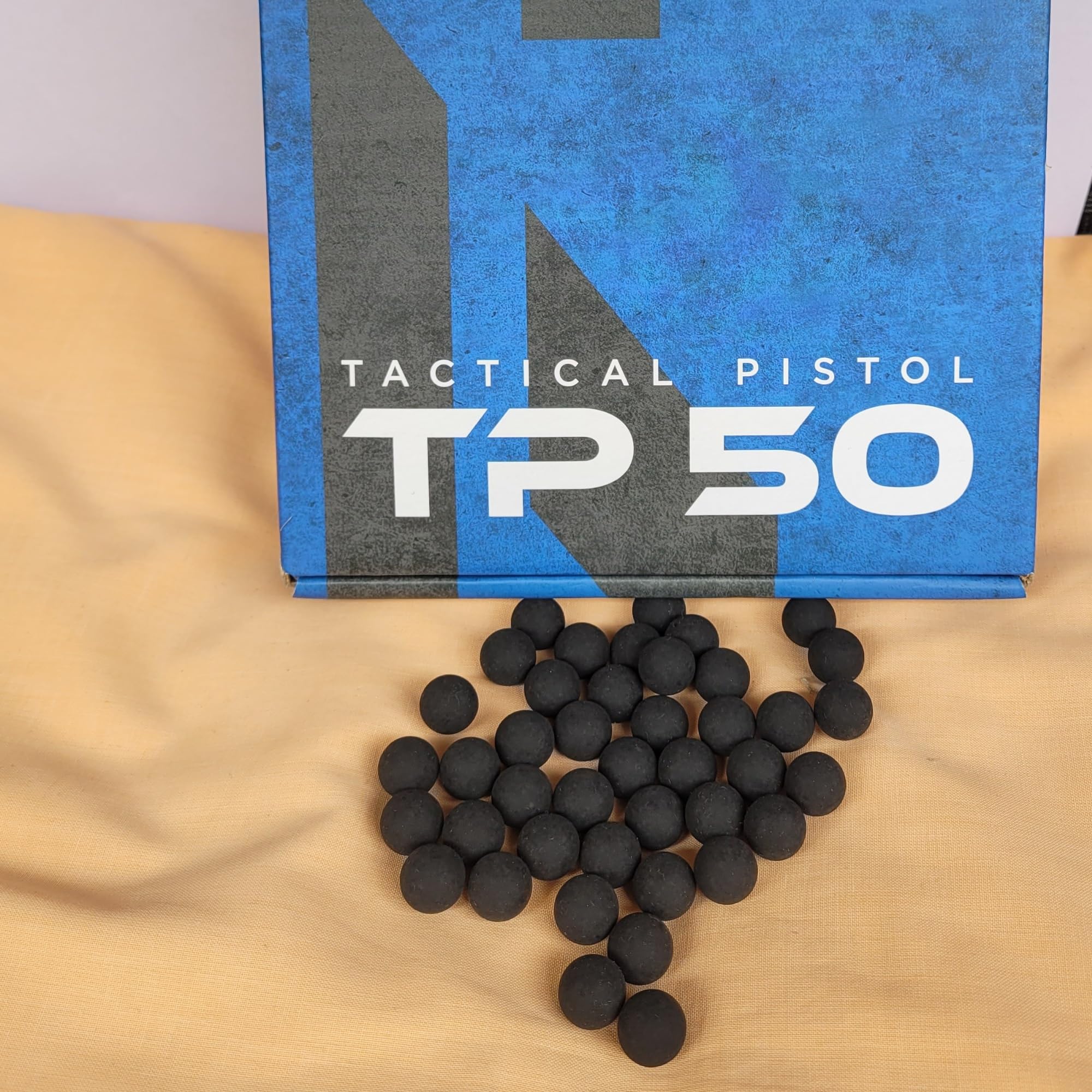Pack de 5 Bombonas de CO2 + 100 Bolas de Goma .50 + Maletin para Airsoft