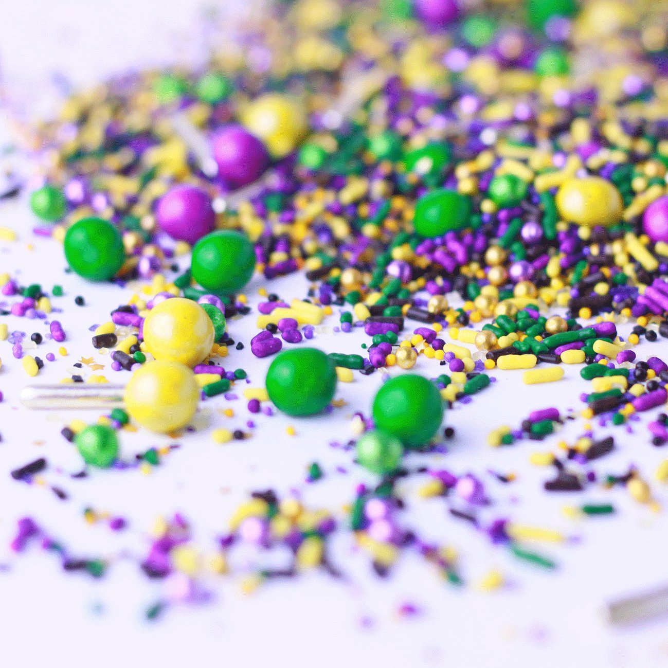 Fat Tuesday Sprinkles Mix| Mardi Gras Colorful Sprinkles| Cake Cupcake Cookie Sprinkles| Ice cream Candy Sprinkles toppers| Green Yellow Purple Black Gold Metallic Dragees Decorating Sprinkles, 4OZ