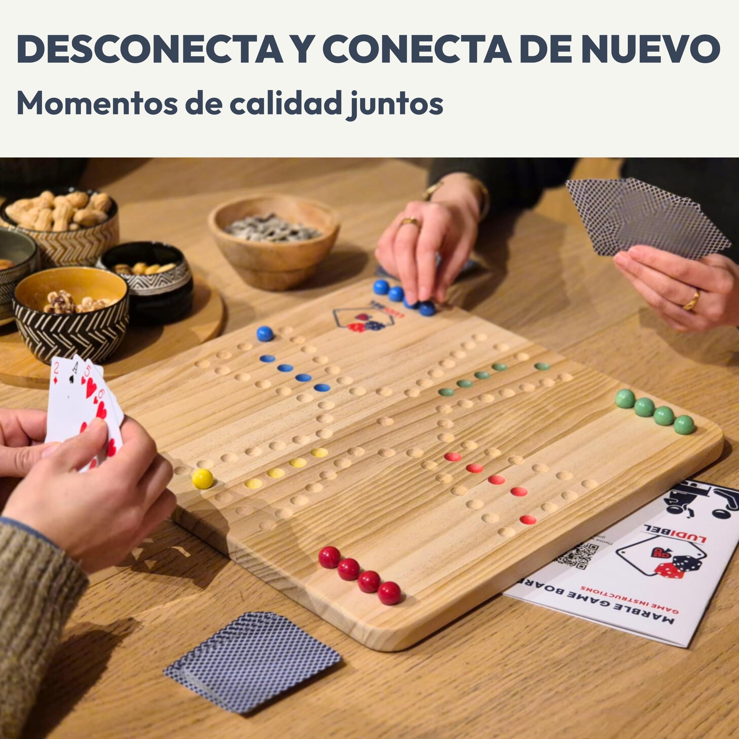 Juego de Ludo/Parchís XL 4–6 Jugadores – Tablero Reversible 40x40 cm de Madera Maciza – Compatible con Tock y Jackaroo – con Cartas o Dados – Incluye Canicas de Cristal