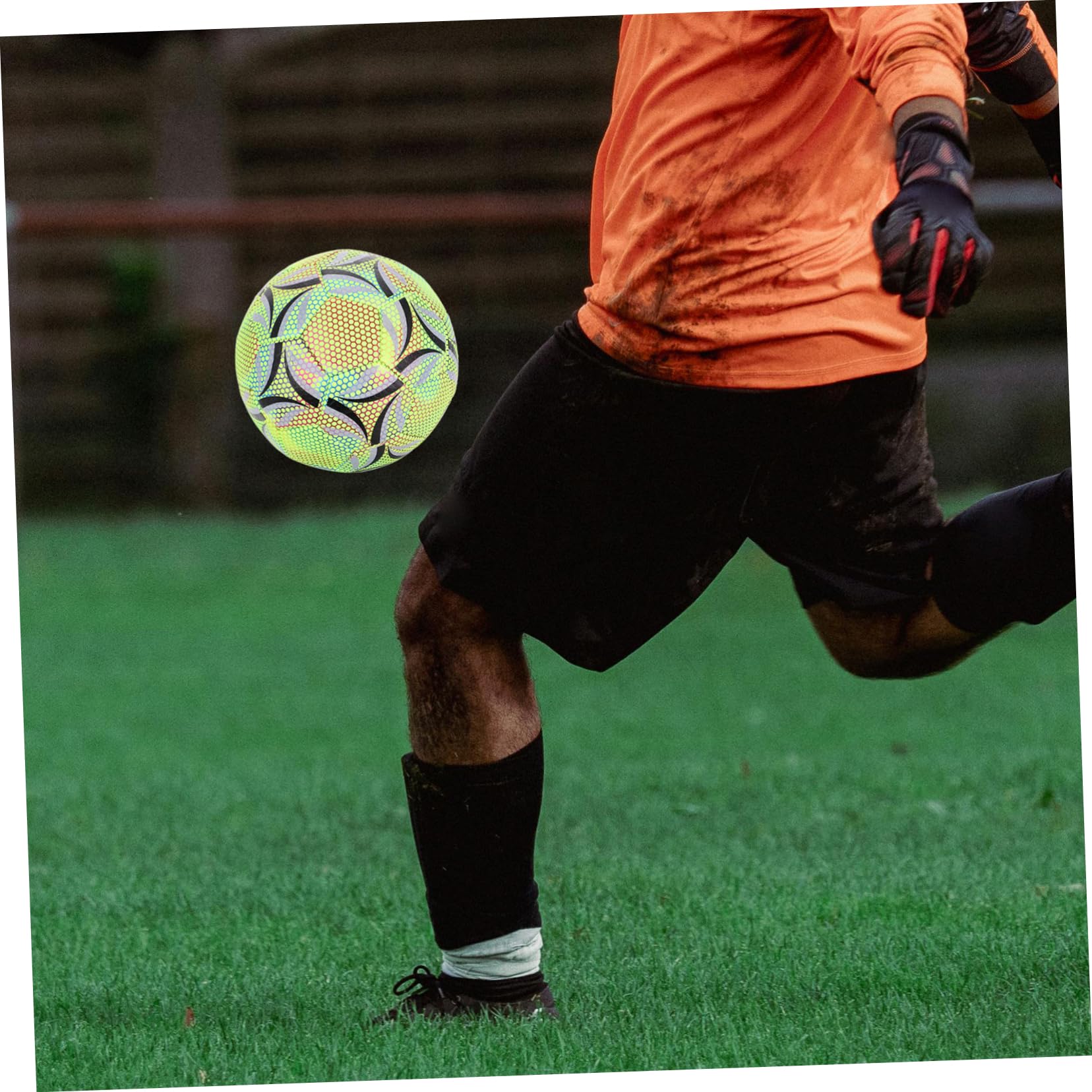 Toyvian Pelota de Fútbol Glow In The Dark para Entrenamiento Adultos de Fútbol de Rendimiento para Partidos de Día y Noche Superficie Ergonómica y Diseño Luminiscente