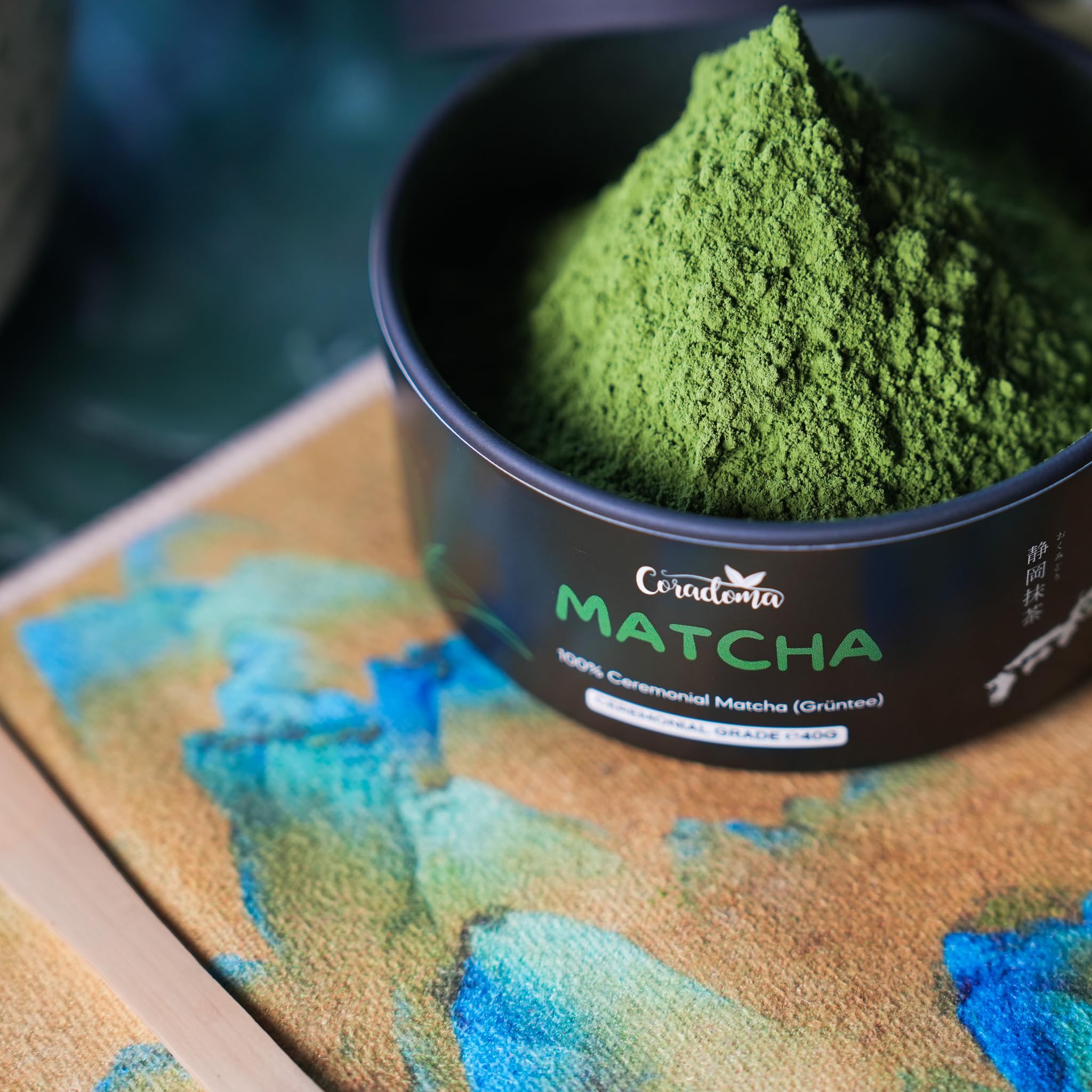 Ceremonial Grade Matcha – Reines handgemahlenes Matcha Pulver aus Japan – Original Japanischer Grüntee aus Erster Ernte – 100g Beutel – Höchste Qualität, Traditionell und 100% Natürlich