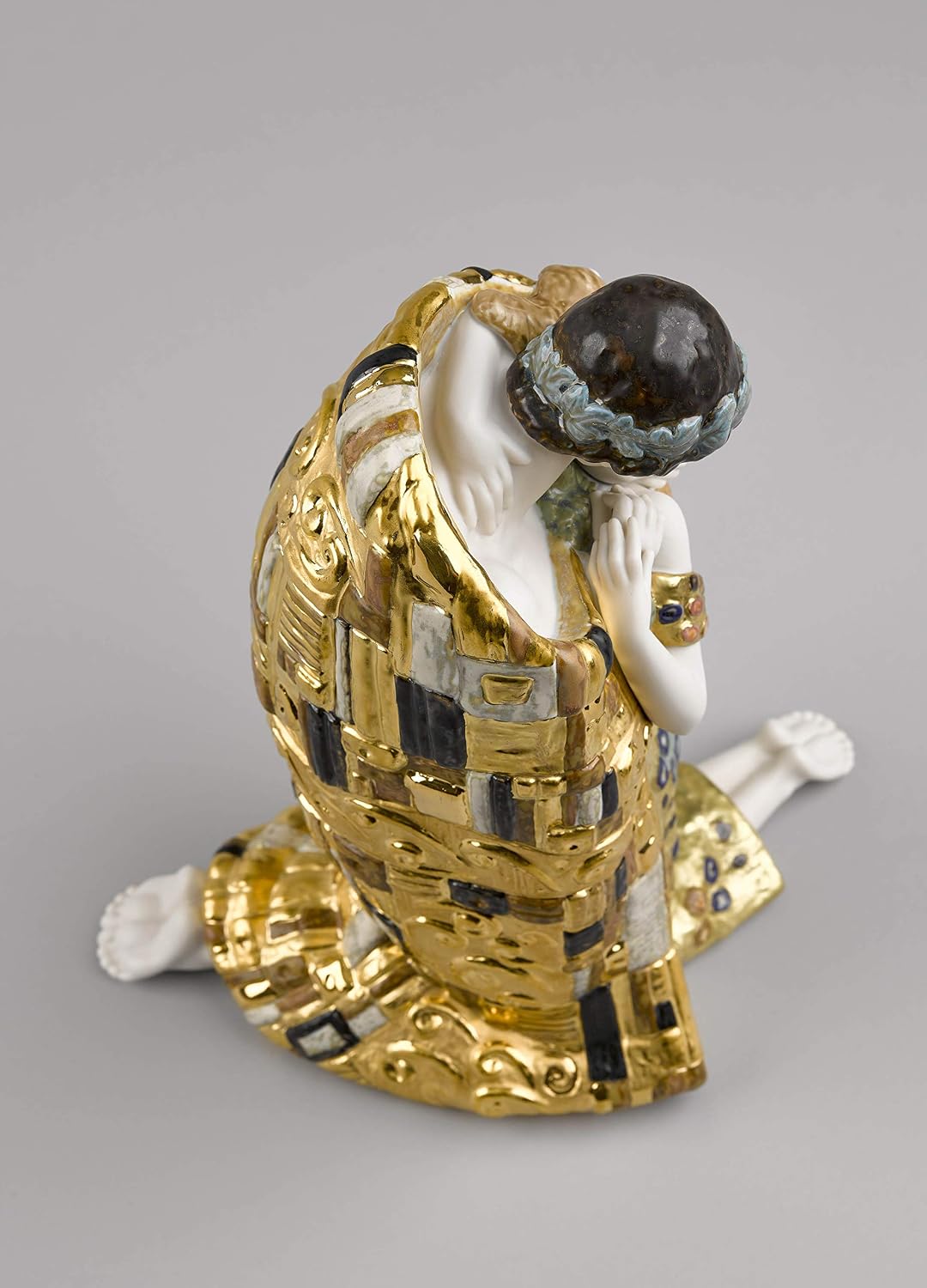 LLADRÓ The Kiss Couple Sculpture. Golden Luster. Porcelain The Holy Family.