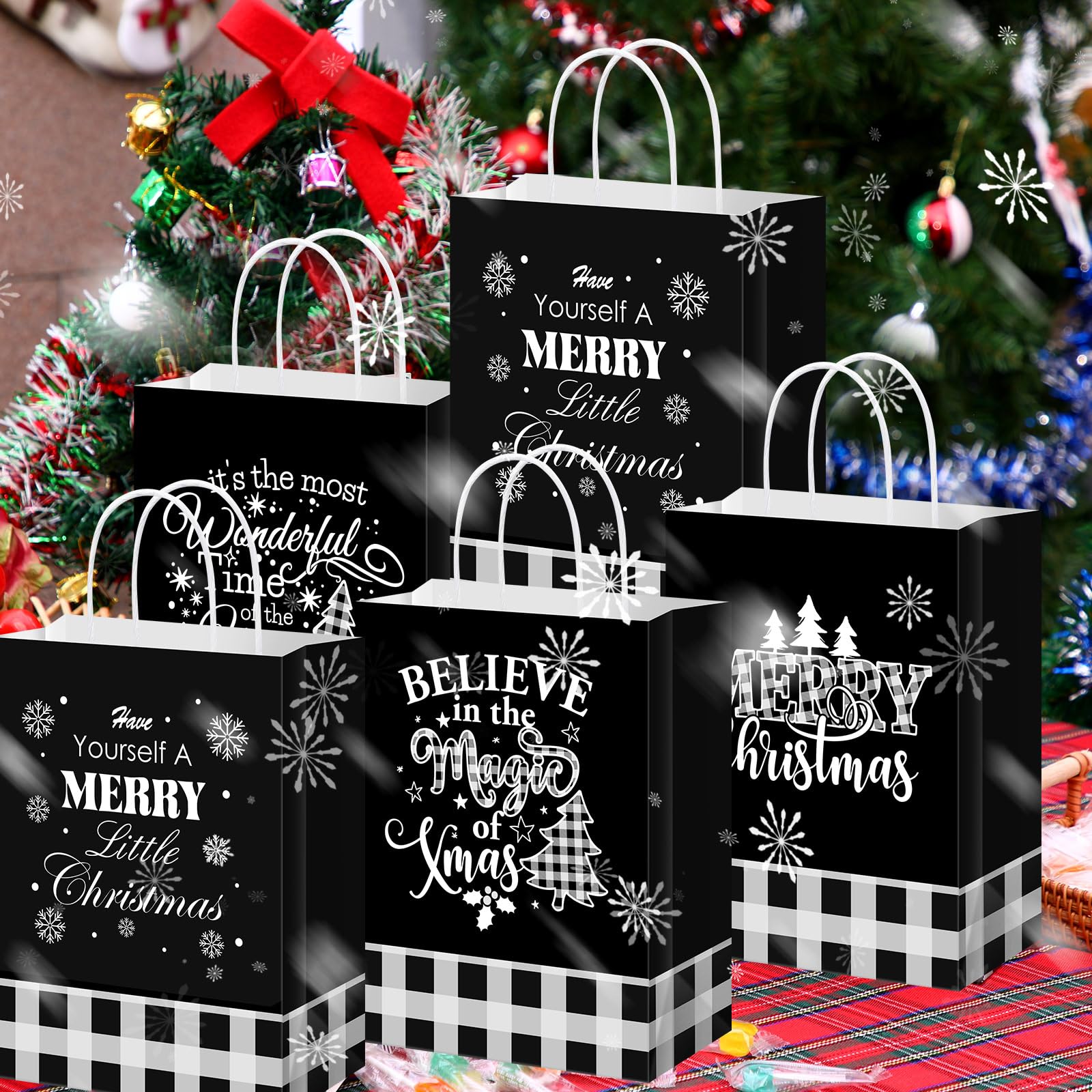 Qilery 100 Stück Weihnachts-Büffelkarierte Papier-Geschenktüten mit Griff, kariert, Partygeschenktüten für Weihnachten, Urlaub, Geschenke, Verpackung, Partyzubehör, Dekoration (schwarz und weiß)