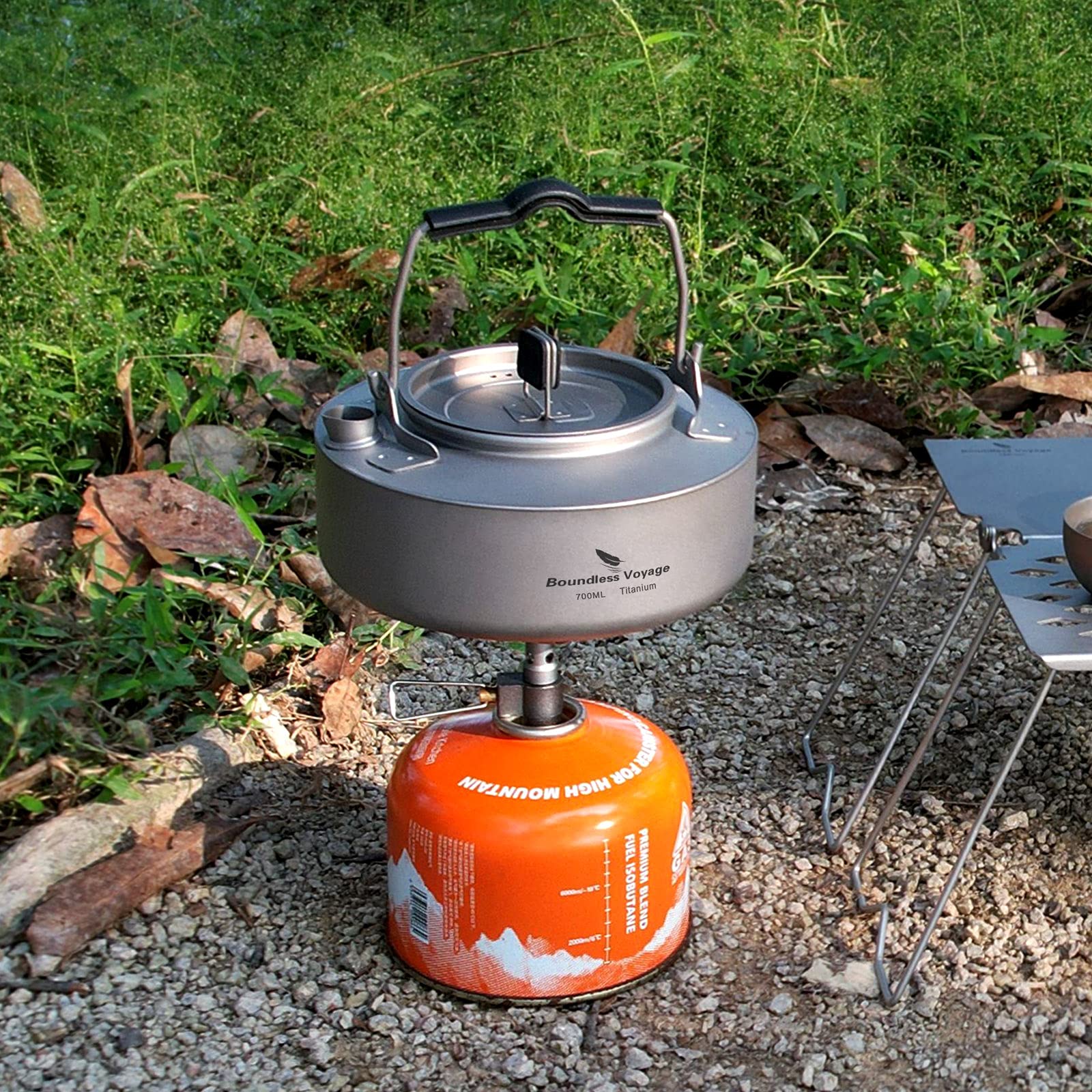 iBasingo 700ml Camping Titan Kessel Kaffee Teekanne Outdoor Ultraleicht Wasserkessel Herd Wasserkrug Kleine Küchen Wasserkocher mit Klappbarem Griff Wandern Reisen Tragbares Trinkgeschirr Ti3100D