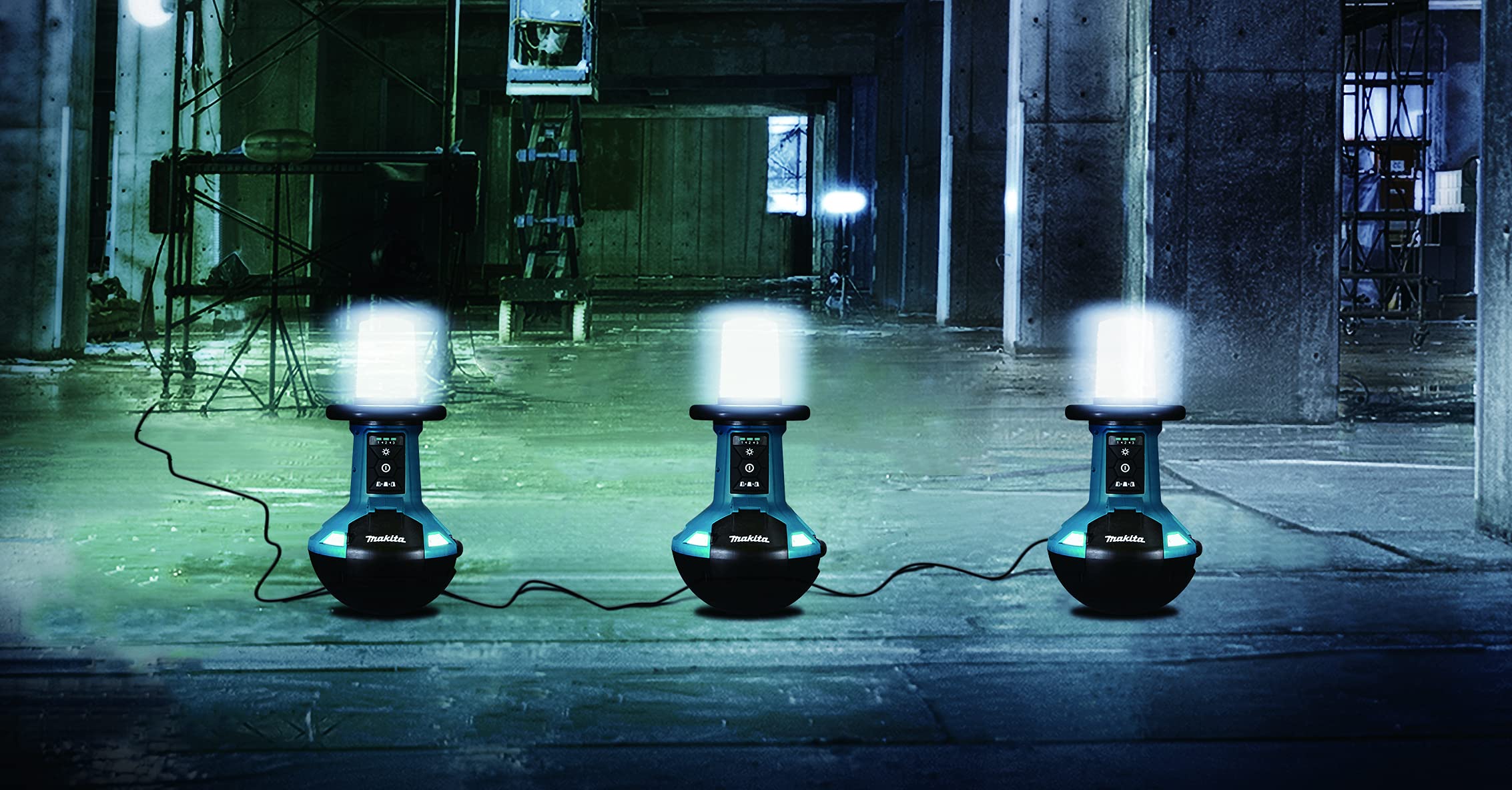 Makita LED-Flächenbeleuchtung (Selbstaufrichtender LED-Baustrahler zur optimalen Ausleuchtung des Arbeitsplatzes) DML810