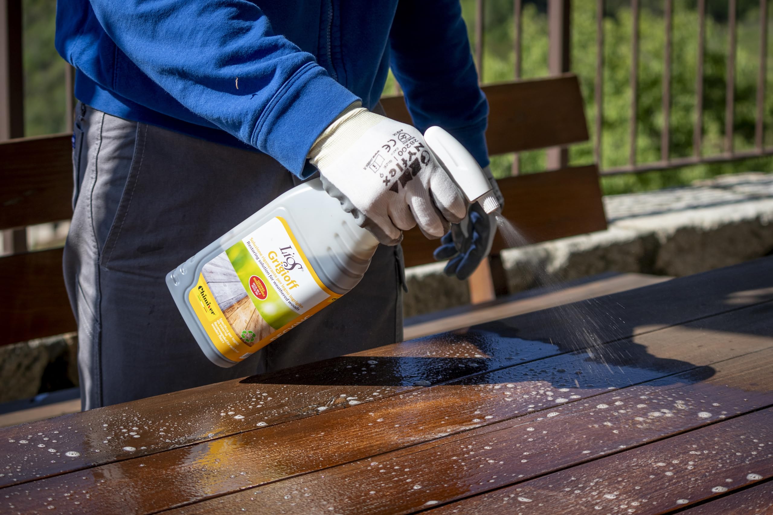 Chimiver LIOS GRIGIOFF - Detergente Rigenerante per Decking, Legno ingrigito. Trattamento adatto alla pulizia di tutte le superfici in legno da esterno. | Flacone con nebulizzatore da 1L.