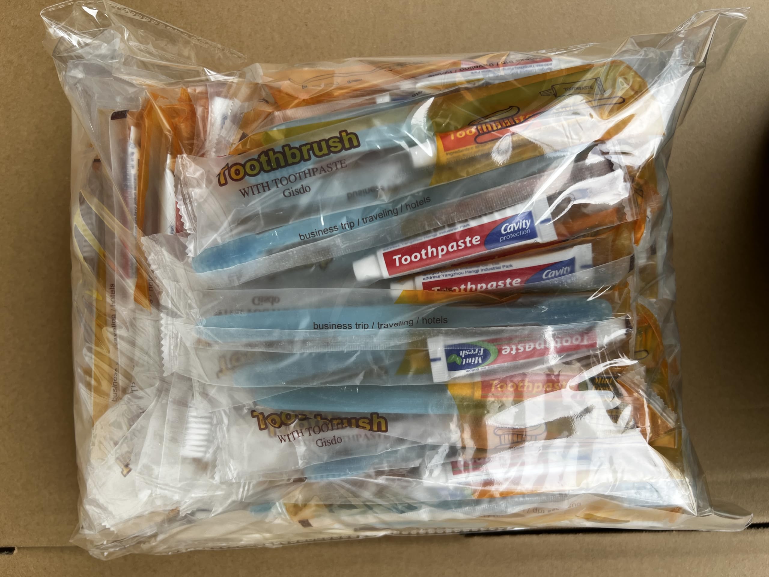 50 confezioni di spazzolini da denti usa e getta con sapone dentifricio confezionati singolarmente, 2 colori, barretta di sapone da 0,5 oz Dimensione viaggio hotel
