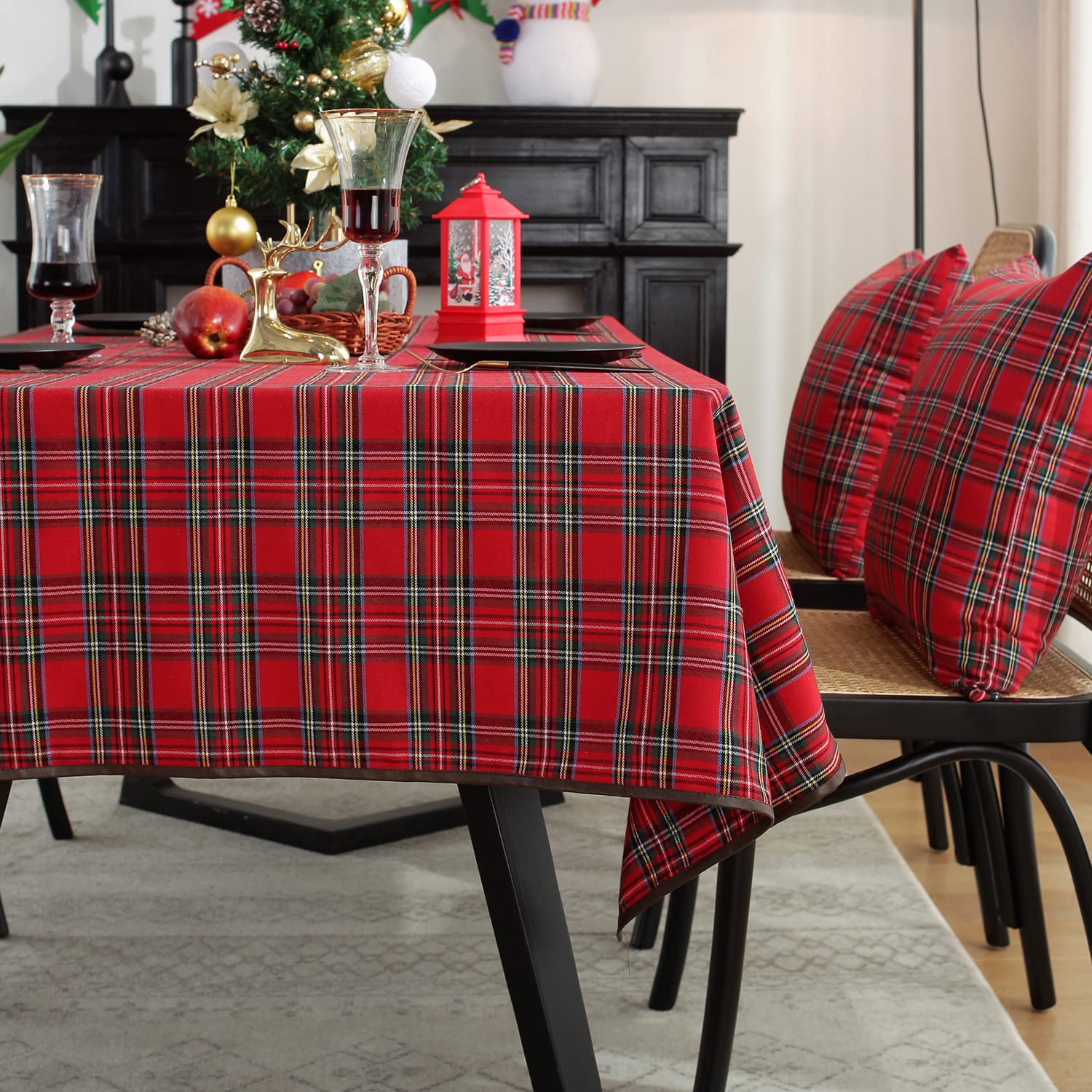 Nappe de Noël à carreaux - Décoration de table de Noël - Décoration de table à manger (carreaux rouges, 140 x 218,4 cm)