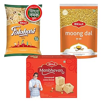 Bikaji Soan papdi manbhavan 500g & falhari mix 200g & moong dal 200g | Indian Sweet & Savory Snack Combo | 900g (31.74oz) Gift Pack