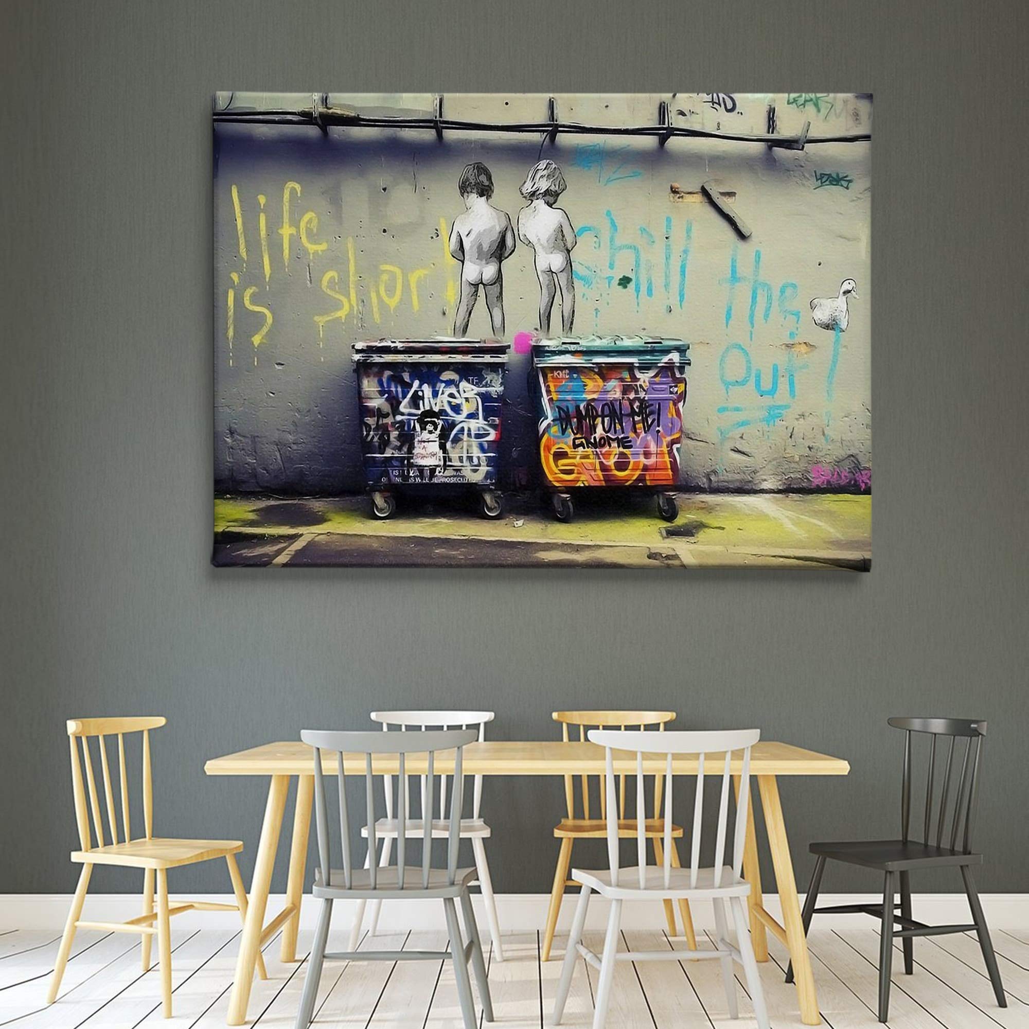 ARTSPRINTS - Quadro Su Tela Banksy 'Life Is Short' Bambini Che Fanno Pipì, 102x76 Cm, Cornice Nera Inclusa, Pronta Da Appendere