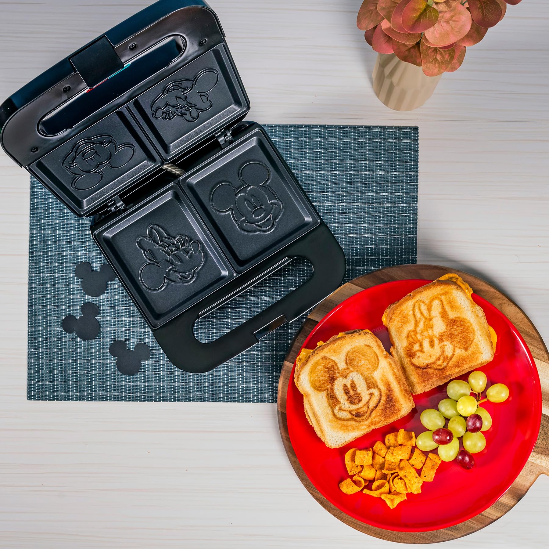 Amazon.com: Uncanny Brands Disney Mickey and Minnie Mouse Sandwich