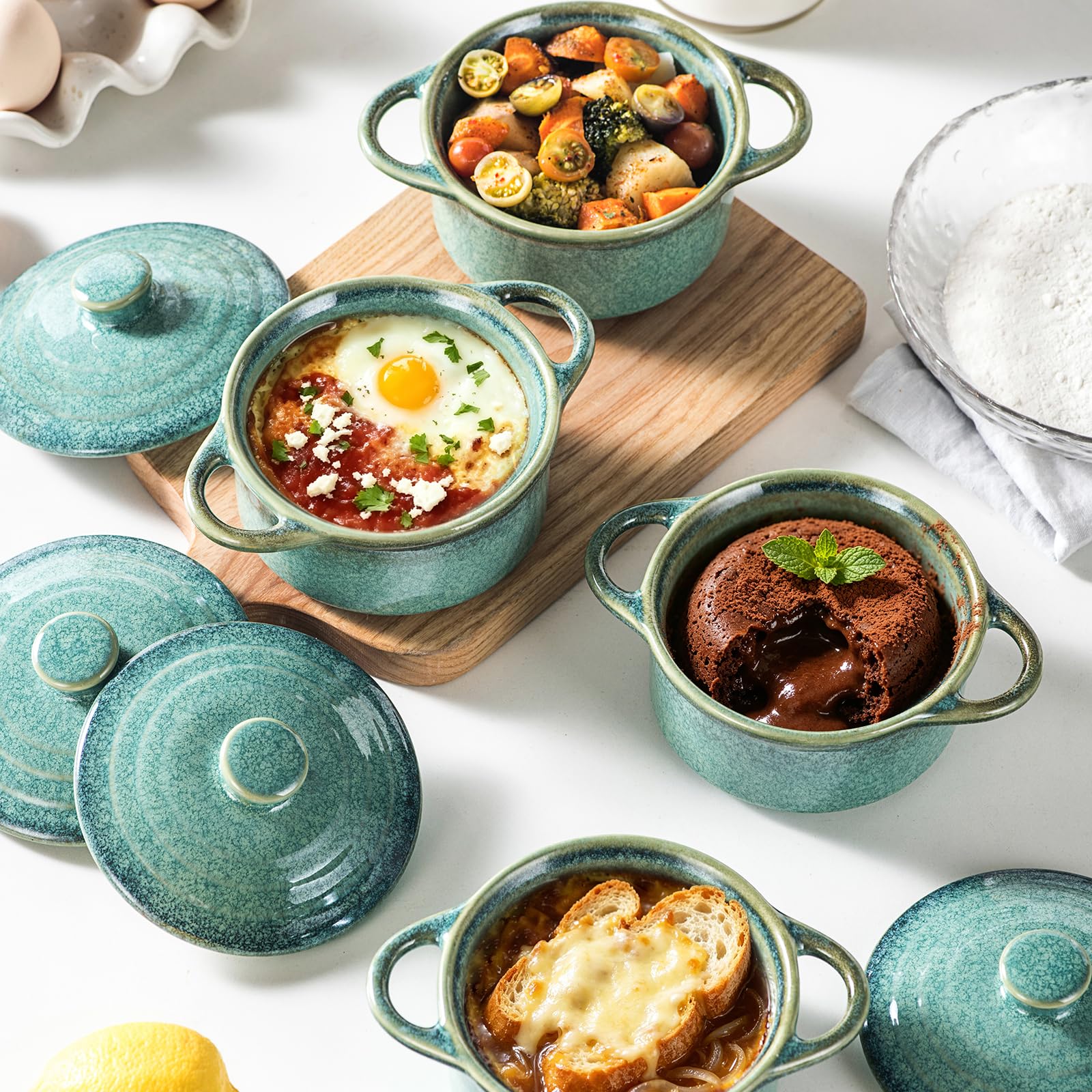 HENXFEN LEAD Cazuela de cerámica, 350 ml, mini ramequines de soufflé de cocottes con tapas y asas, juego de 4 moldes pequeños para hornear, color verde brillante