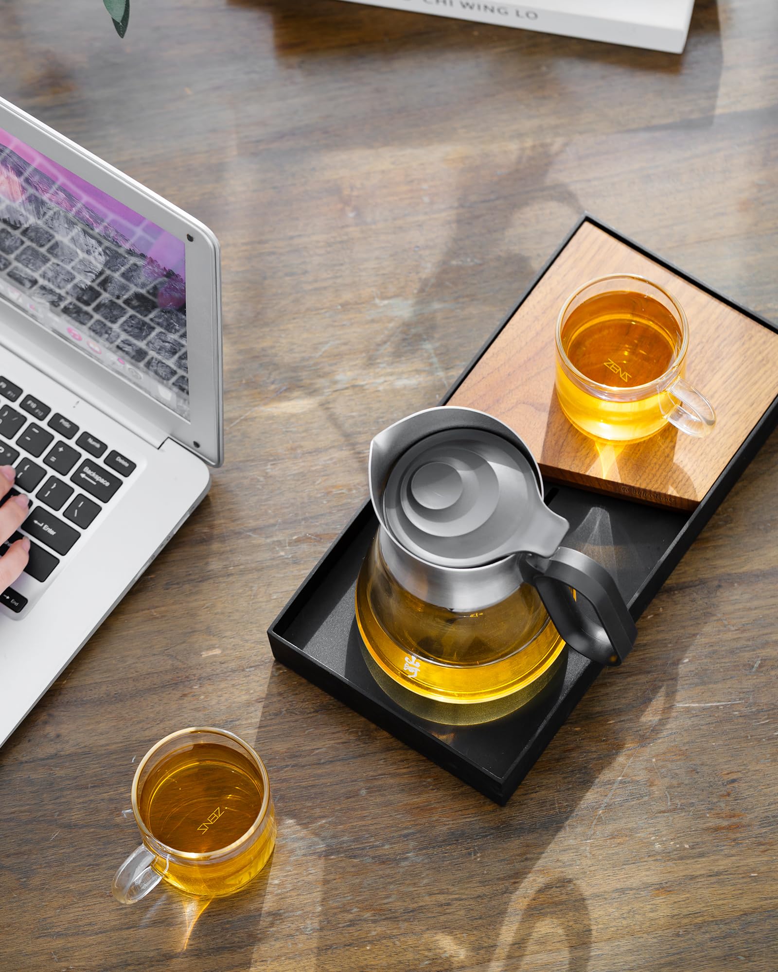 ZENS Design Glas-Teekanne mit Teesieb mit 2 Tassen, 652 ml, kleiner, loser Blätter, steiler Topf mit Edelstahlauslauf für heiße Tee-Diffusoren, ovaler Griff, klares Tee-Ei für Teeliebhaber, Geschenke