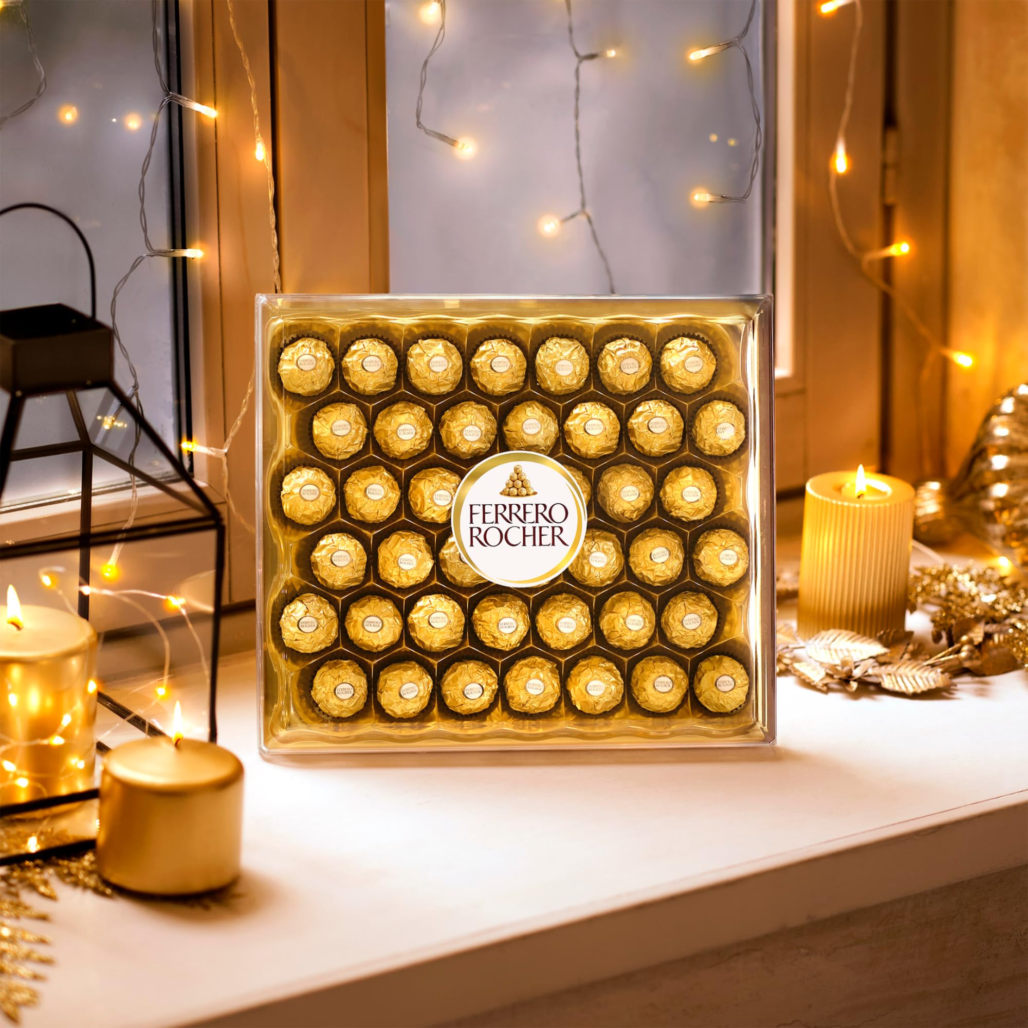 Ferrero Rocher - 42 Specialità al Cioccolato al Latte e Nocciola, Racchiuse in una Elegante Scatola Natalizia, Idea Regalo Natale, Compleanno e Anniversario, Confezione da 525 gr
