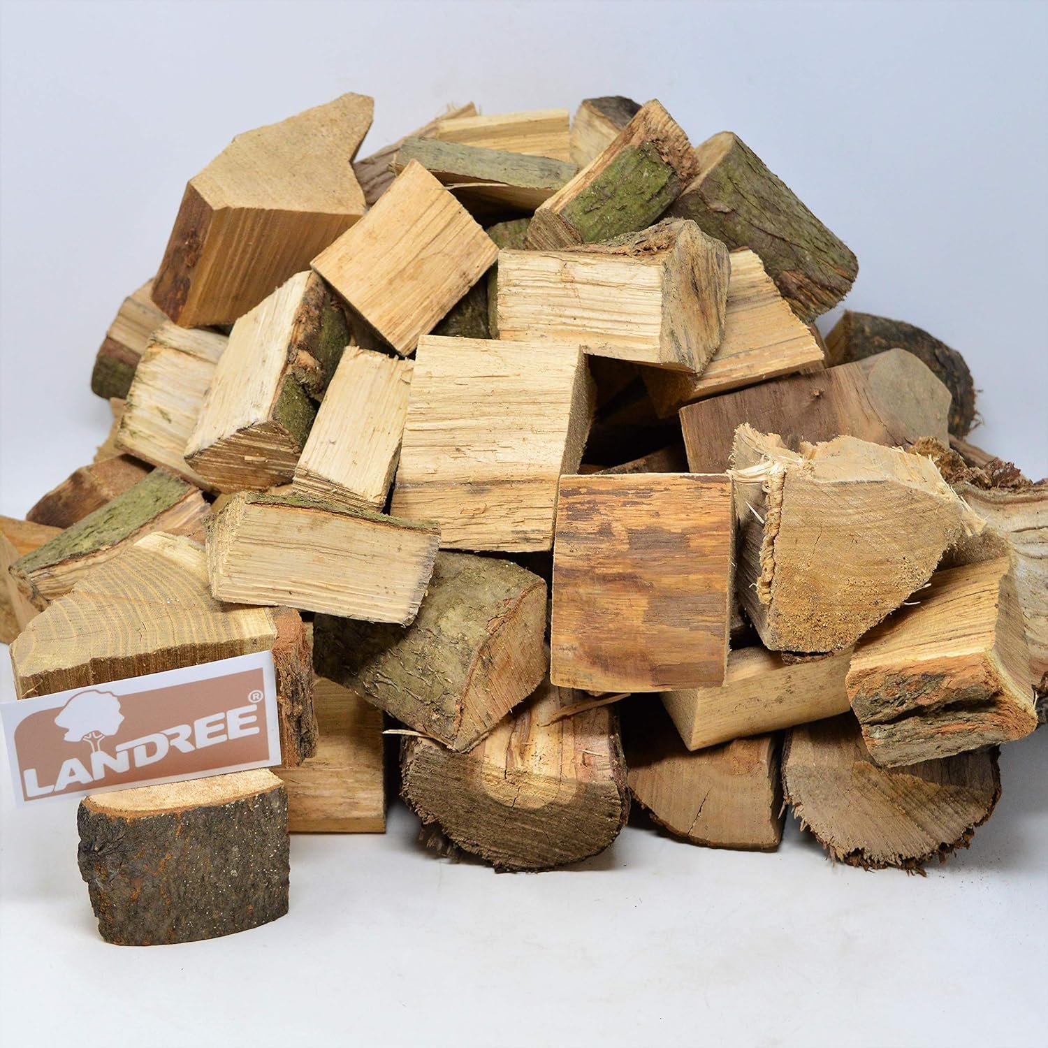BBQ Grillholz 8Kg - von Landree® - die (saubere) Alternative zu Kohle oder Briketts - direkt vom Holzhof aus Schleswig-Holstein (Ahorn)