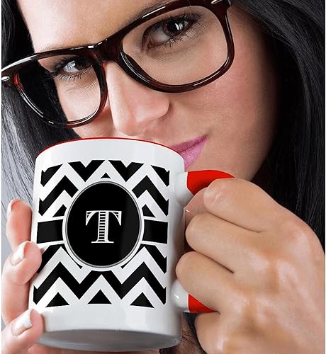 Miniatura 2 de 3dRose Taza "Black and White Chevron Monogram Initial T", negro/blanco/rojo, 11 onzas