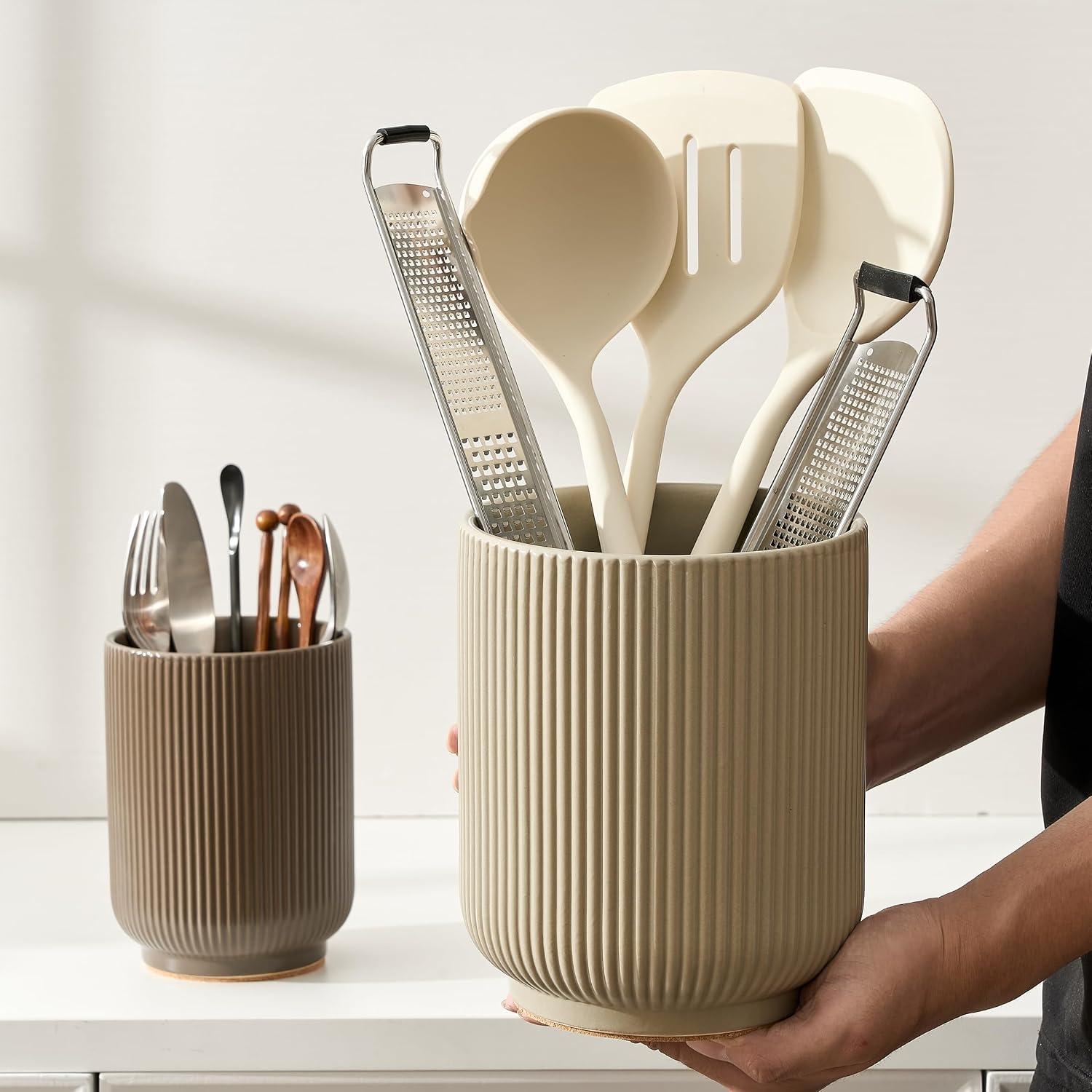 JIEMEI HOME Kitchen Utensil Holder, 7.56"+6.2" Fluted Ceramic Utensil Crock for Countertop, Utensil Holder with Cork Mat, Morden Utensil Organizer for Spatula, Set of 2, Apricot & Brown