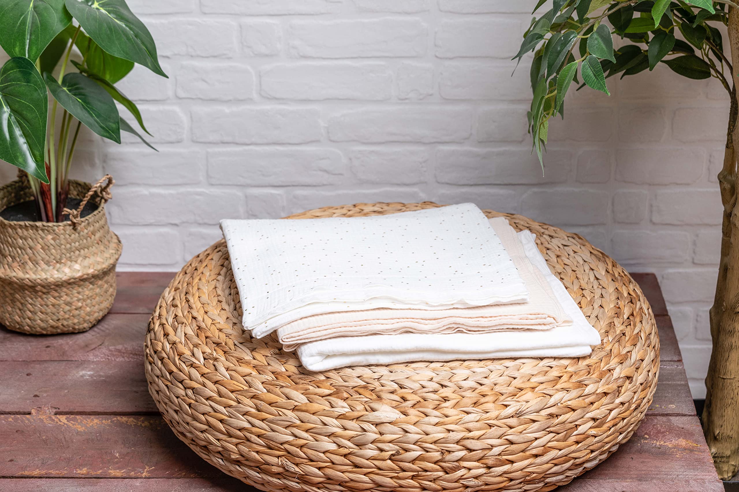 Muselina bebé 100% algodón 120x120 -Manta bebé-Arrullo para bebé-Toallas infantiles para proteger a los más pequeños de la casa.Multiusos.PErsonalizado bordadoroteger (Blanco con puntos dorados)