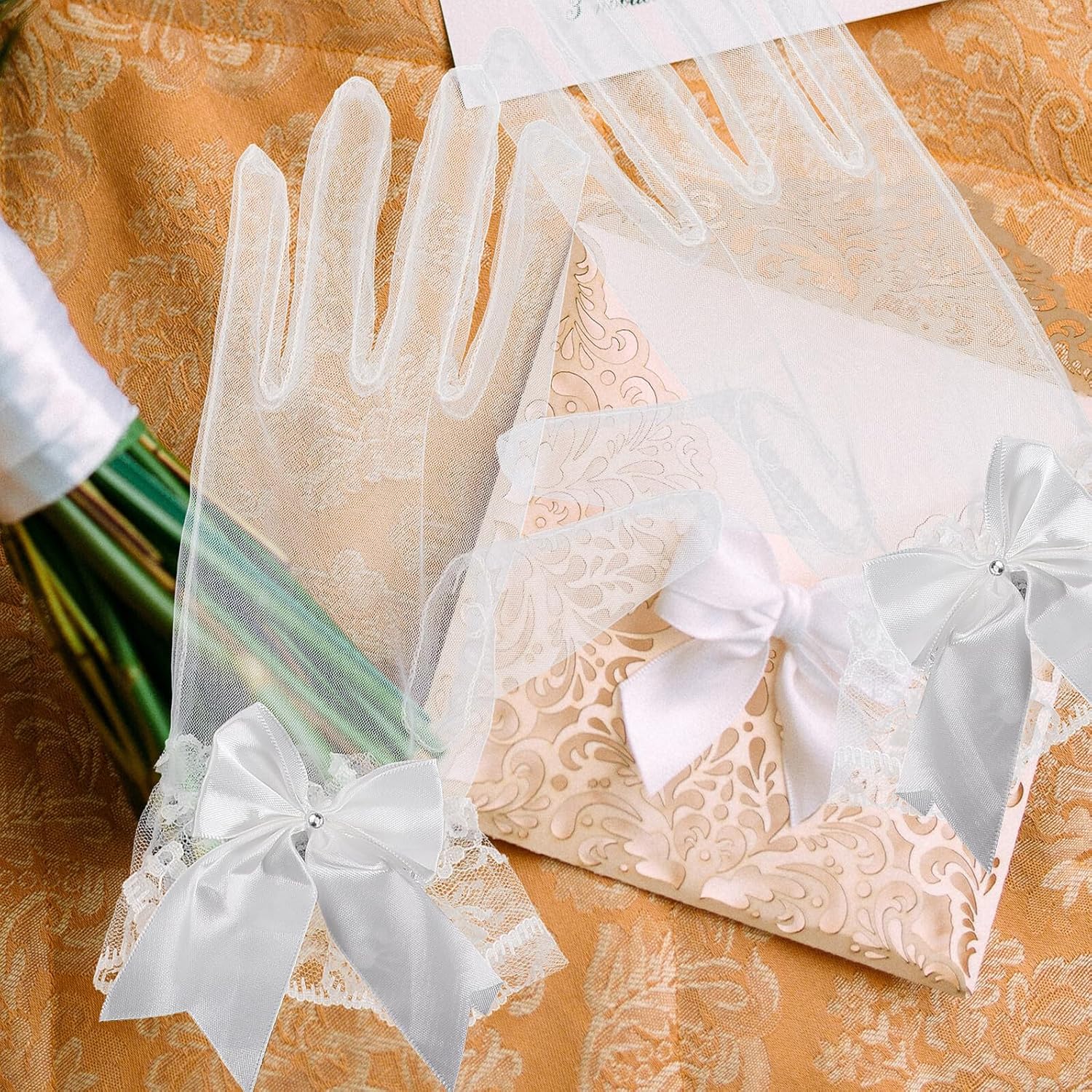 Short White Bridal Lace Wedding Gloves for Women, Floral Lace Gloves for Tea Party, Banquet and Flower Girl Accessories