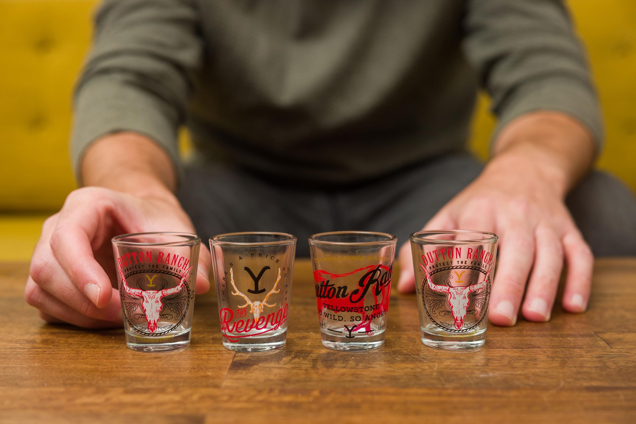 Silver Buffalo Yellowstone Multi Badge 4 Stück Mini Glas Set 4 x 1, 42,5 g