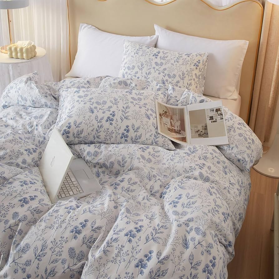 HighBuy Blue Floral Comforter Set Queen White Coquette Bedding Comforter Set Queen Boho 3 Piece for Women Girl Cottagecore Blue Flower Comforter Set Queen with 2 Pillowcases,Boho Bed Comforter Set