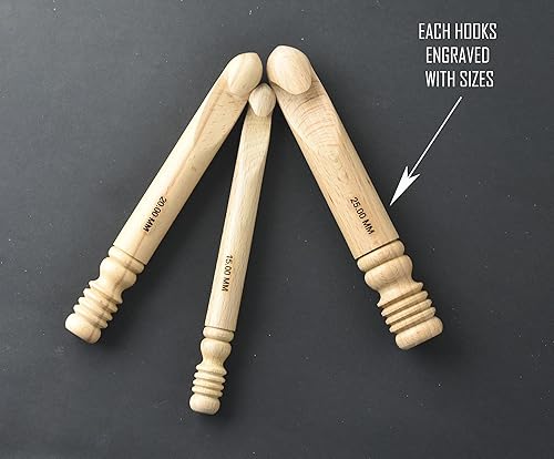 Miniatura 4 de Juego de 3 ganchos de ganchillo grandes, ganchos de hilo de madera con asas ergonómicas de agarre suave, enormes ganchos de ganchillo para mantas