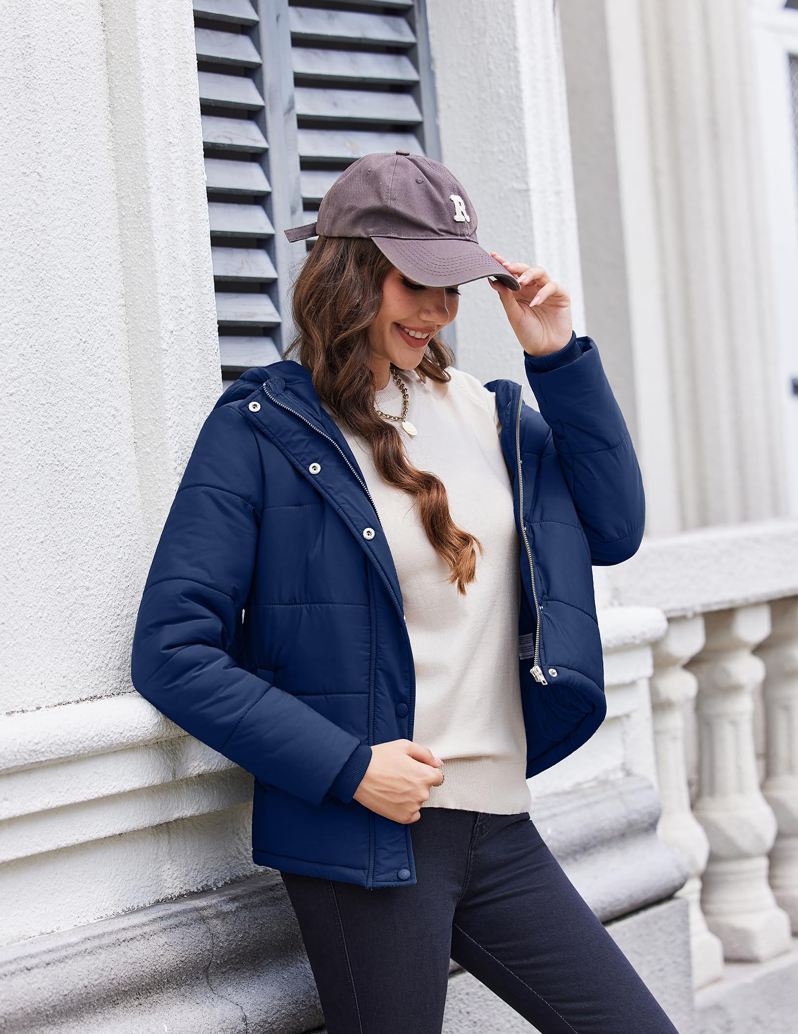 Zeagoo Chaqueta de invierno para mujer, abrigos de invierno cálidos y ligeros, abrigo corto, parka de invierno, chaqueta de entretiempo con capucha, S-XXL