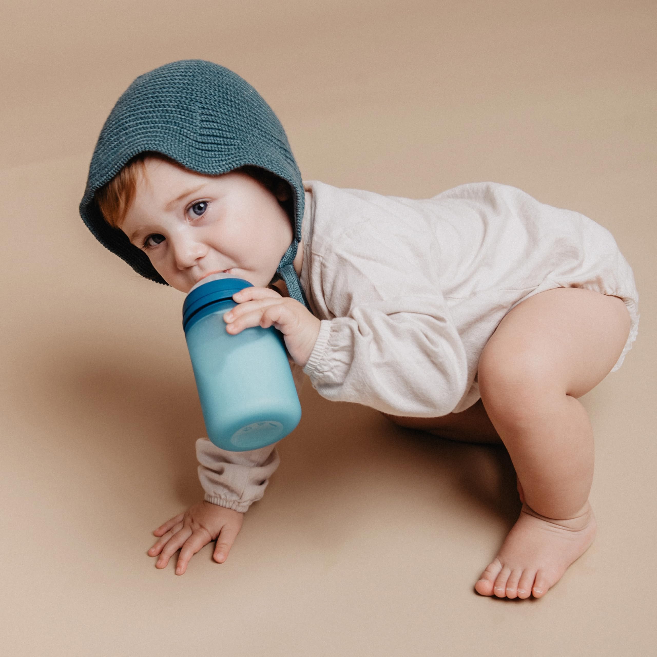 Suavinex, Biberon in Silicone da 240 ml, con Tettarella Fisiologica in Silicone SX Pro, con Valvola Anticolica, Biberon a Flusso Medio (M). Per bambini +3 mesi. Colour Essence Blu oceano