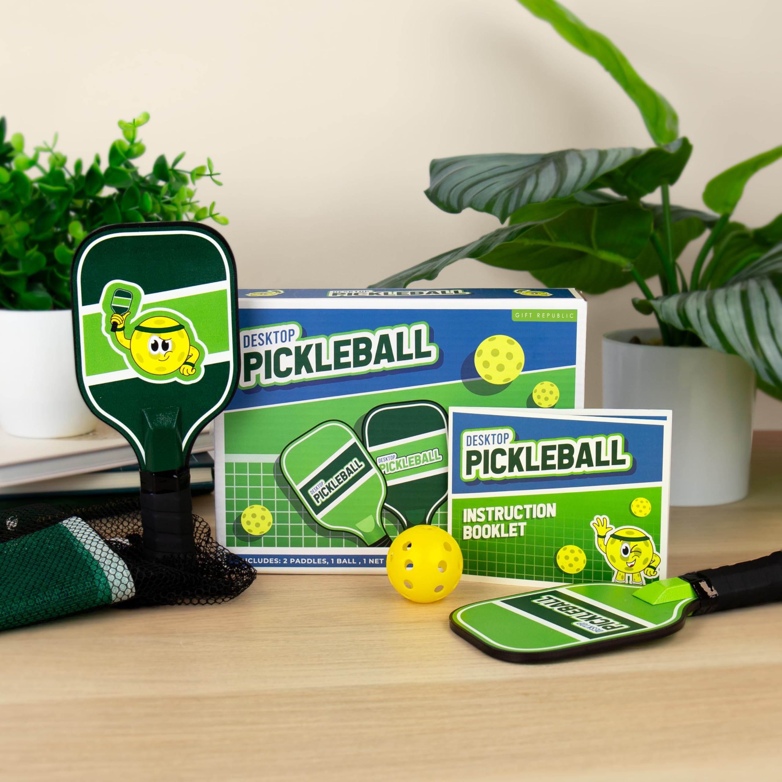 Gift Republic Juego de Pickleball de Escritorio – Mini cancha de Pickleball de Mesa con 2 Palas, 1 Bola y Red – Divertido Juego de Mesa portátil para niños y Adultos, Idea para el hogar u Oficina